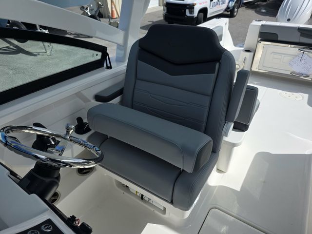 2026 Robalo R277 - 15