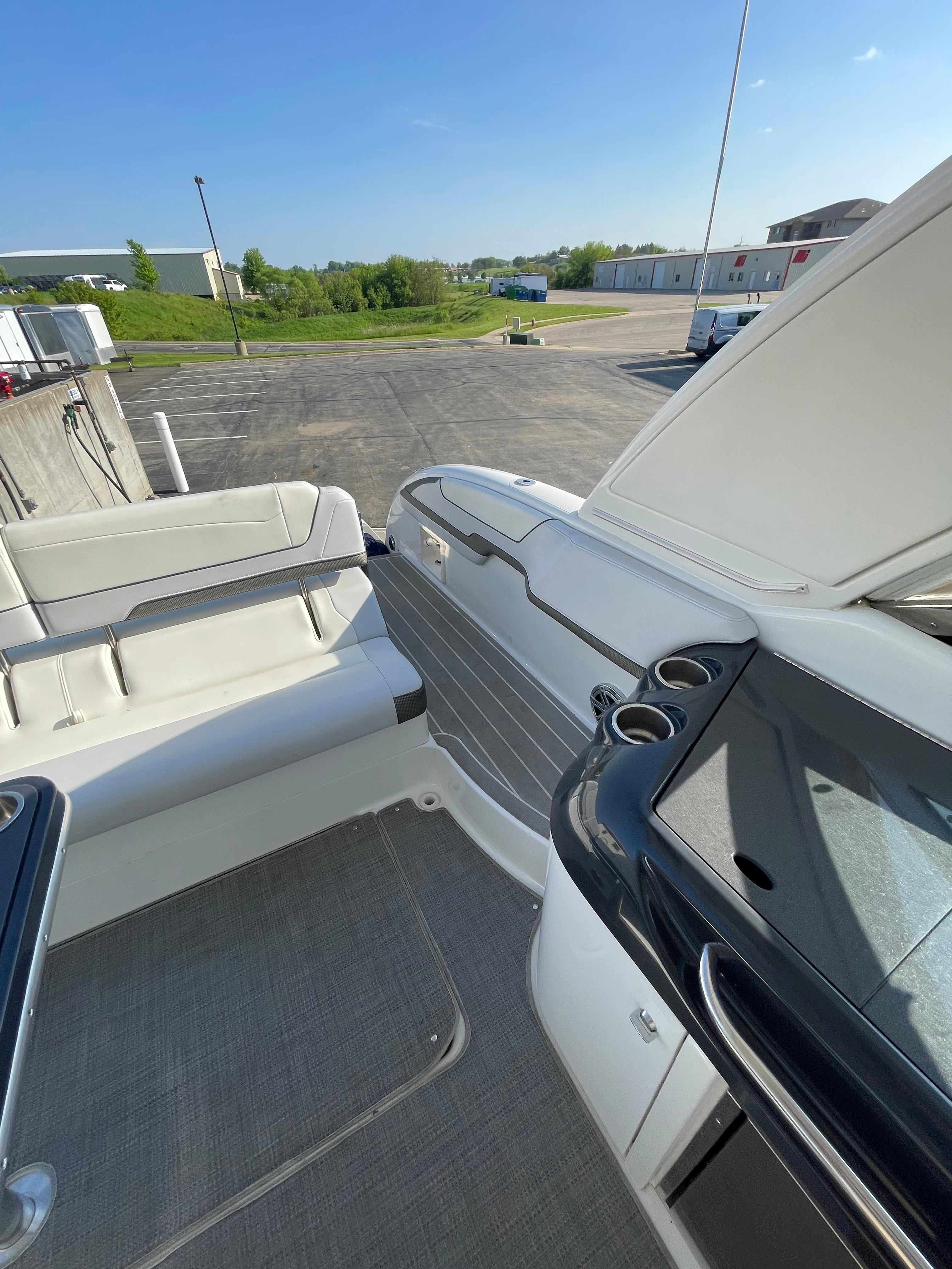 2019 Formula 350 Crossover Bowrider - 12