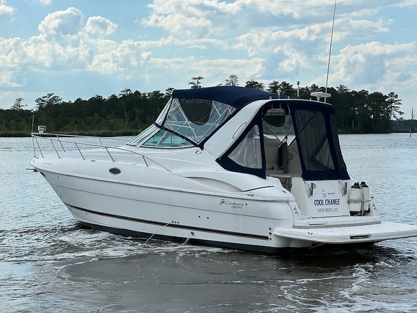 2004 Cruisers Yachts 320 Express - Image 23