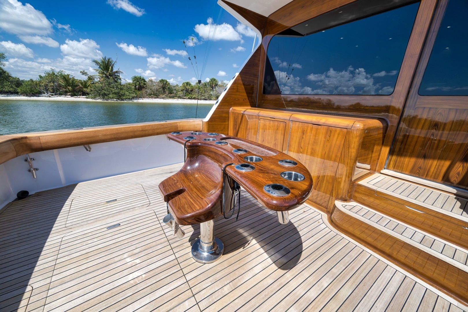 2003 Viking 52 Convertible - Image 29
