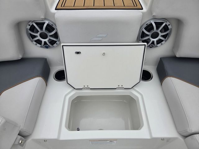 2026 Starcraft SVX 230 DC OB w/250hp and Trailer - 37