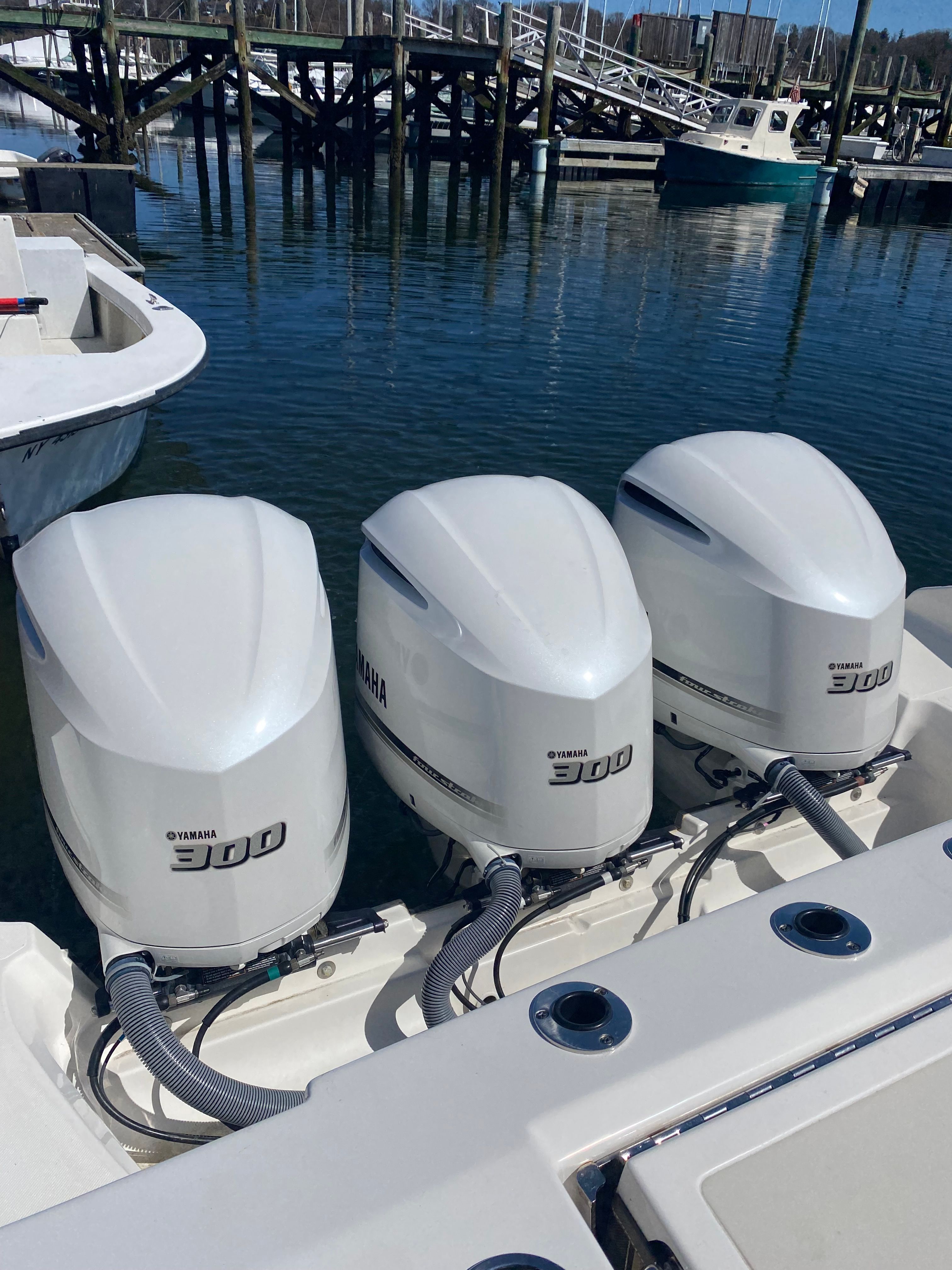 2020 Pursuit DC 365 Dual Console - 29