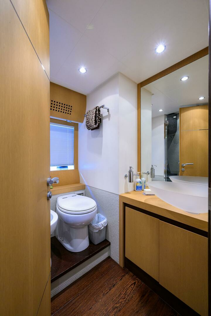 2009 Pershing 90 Express - Image 30