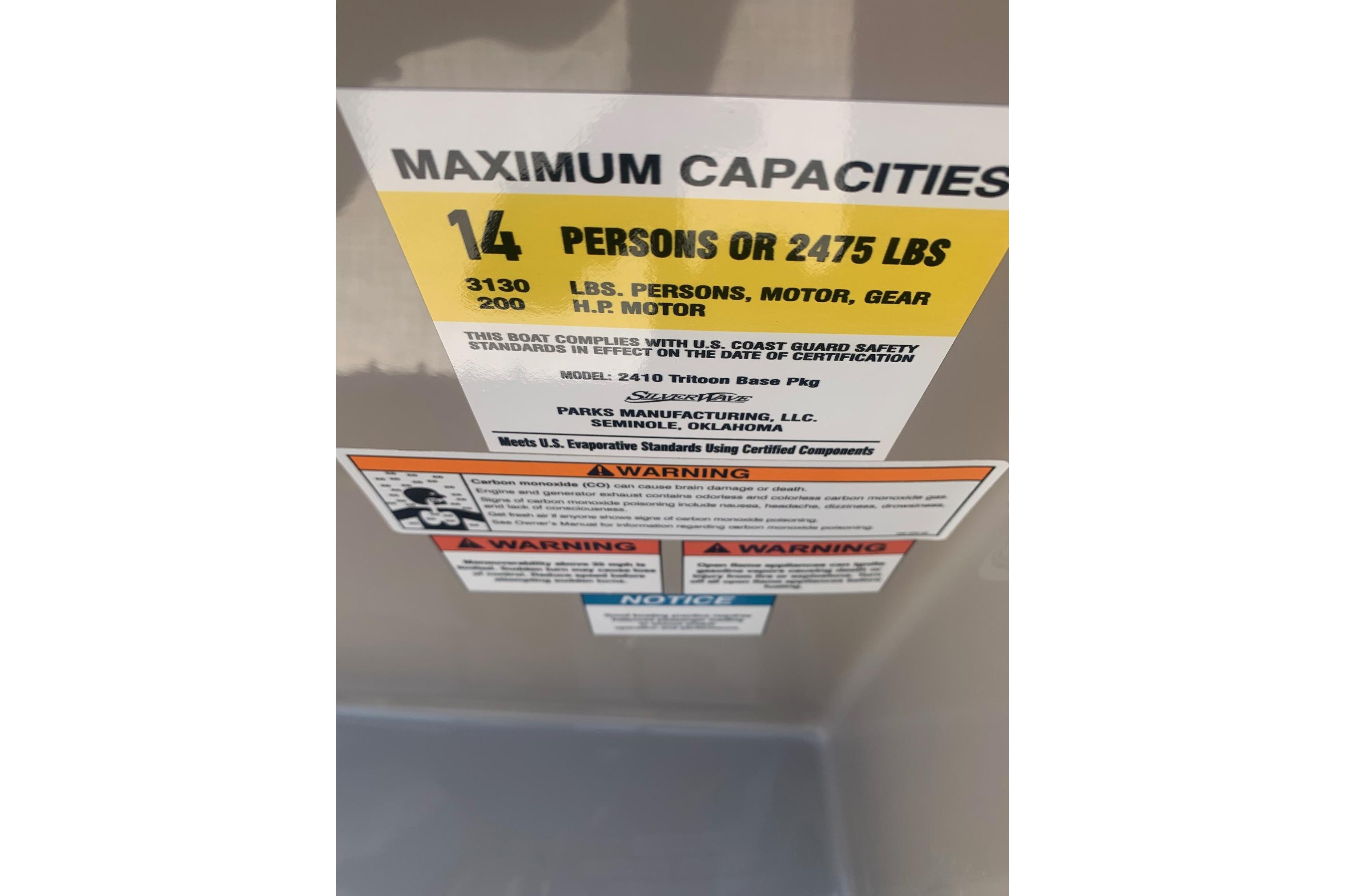 Capacity label for 2023 Silver Wave 2410 SW3 CLS, maximum 14 persons or 2475 lbs.
