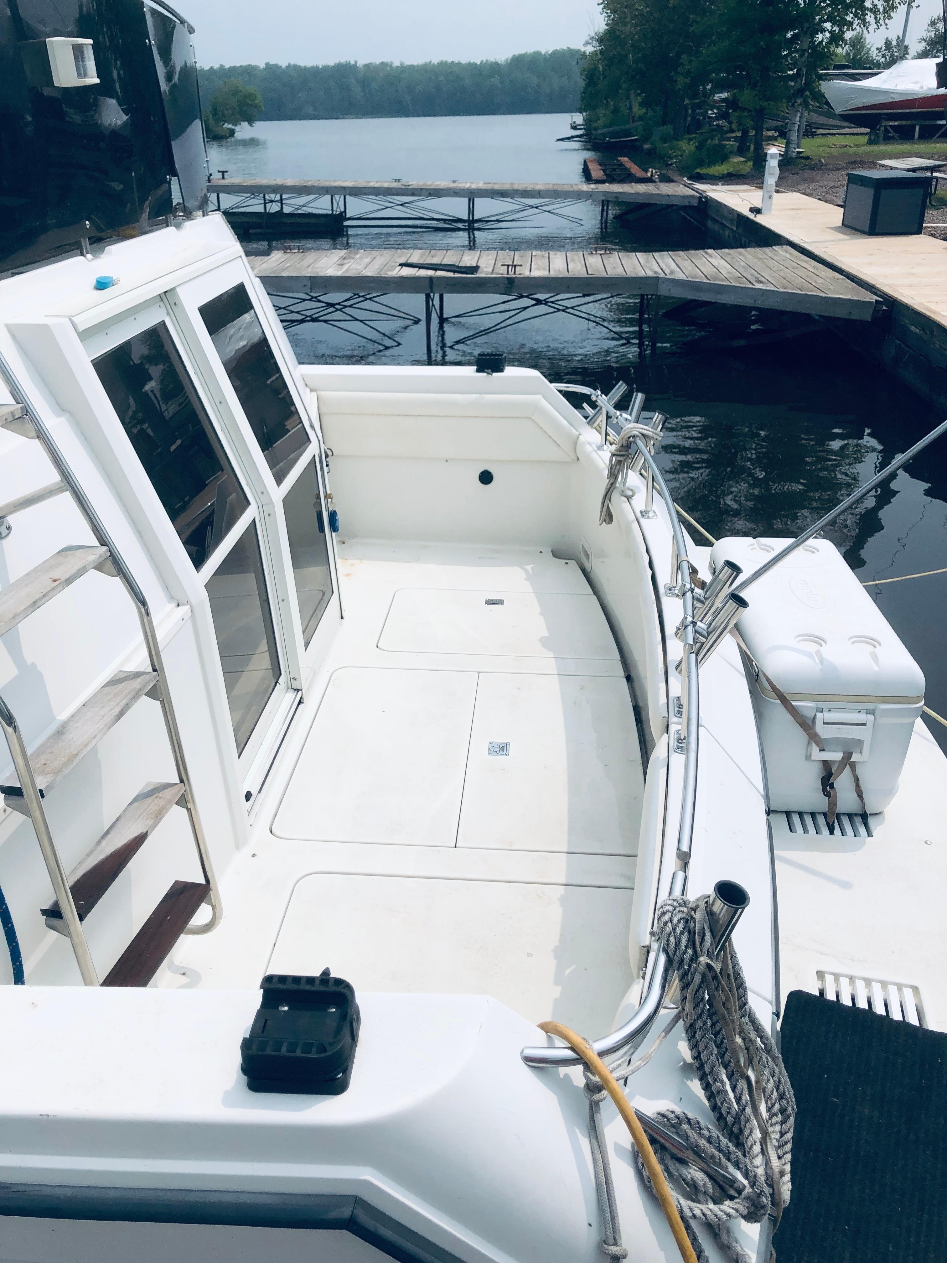 1994 Carver 430 Cockpit Motor Yacht - 2