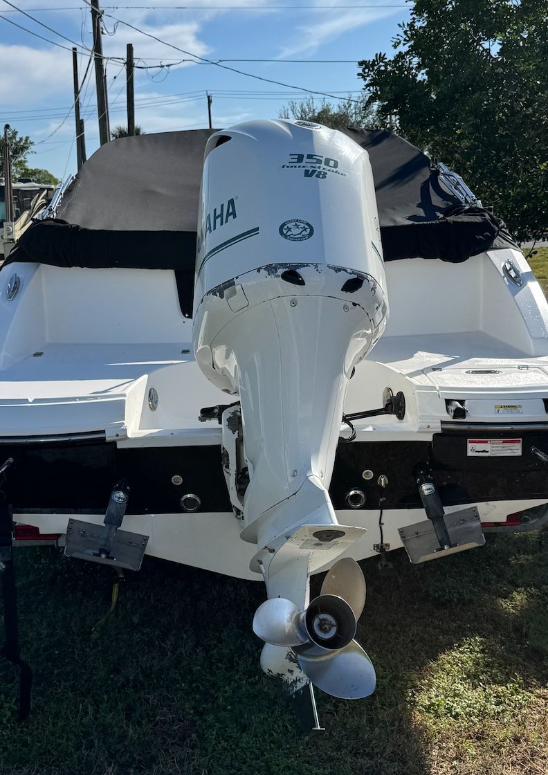 2017 Hurricane SunDeck 2690 OB - 8