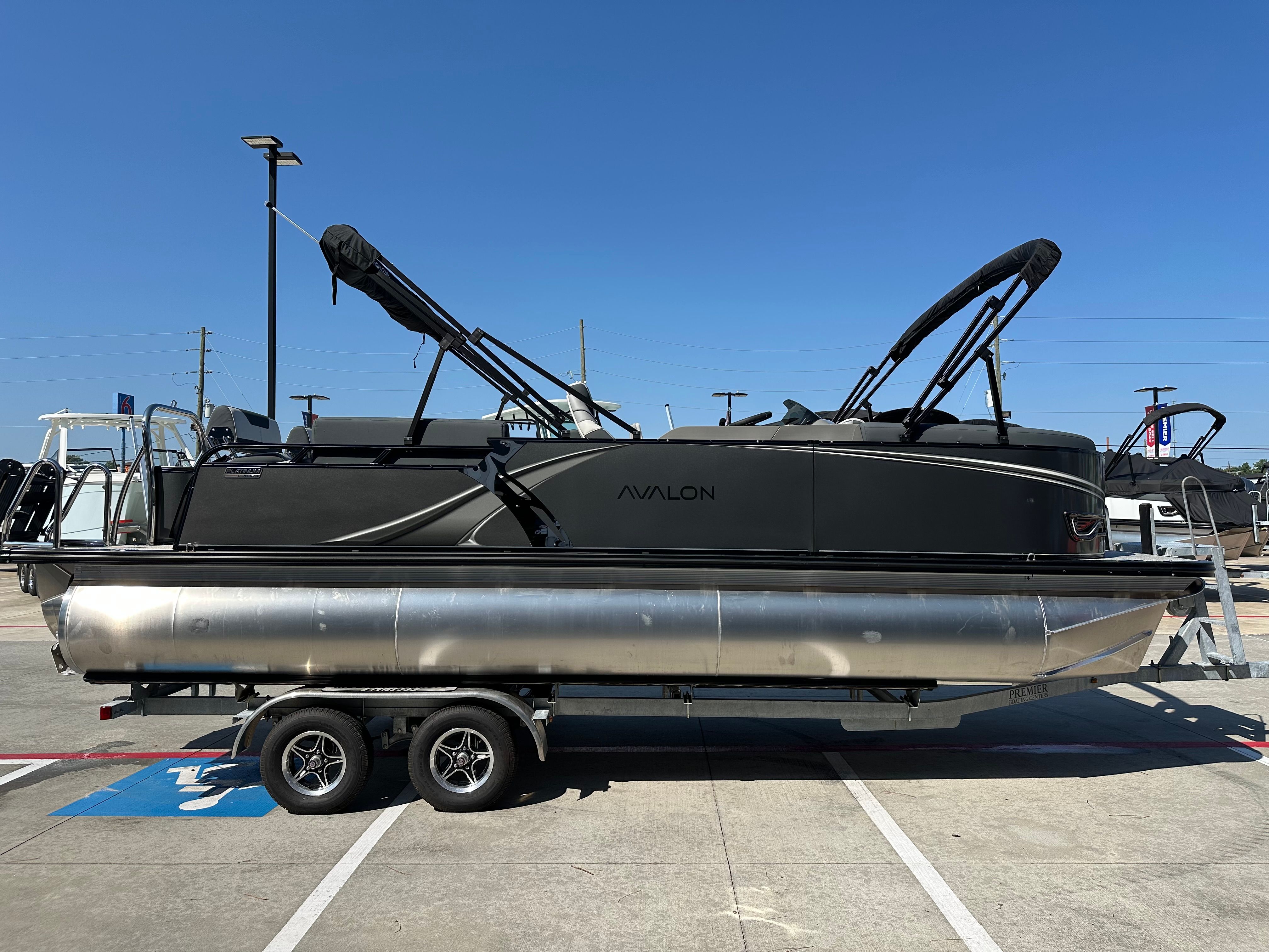 2025 Avalon LSZ Quad Lounge Shift - 23' - 7