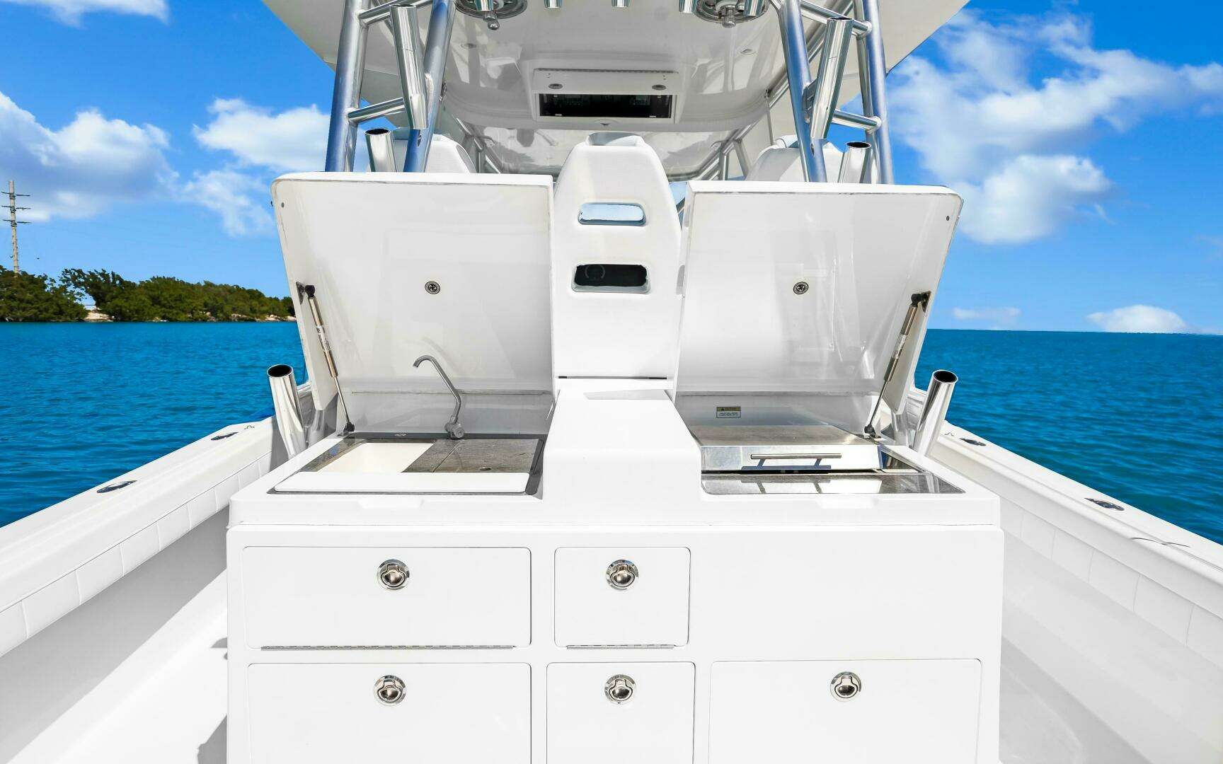 2018 Regulator 41 Center Console - Image 60