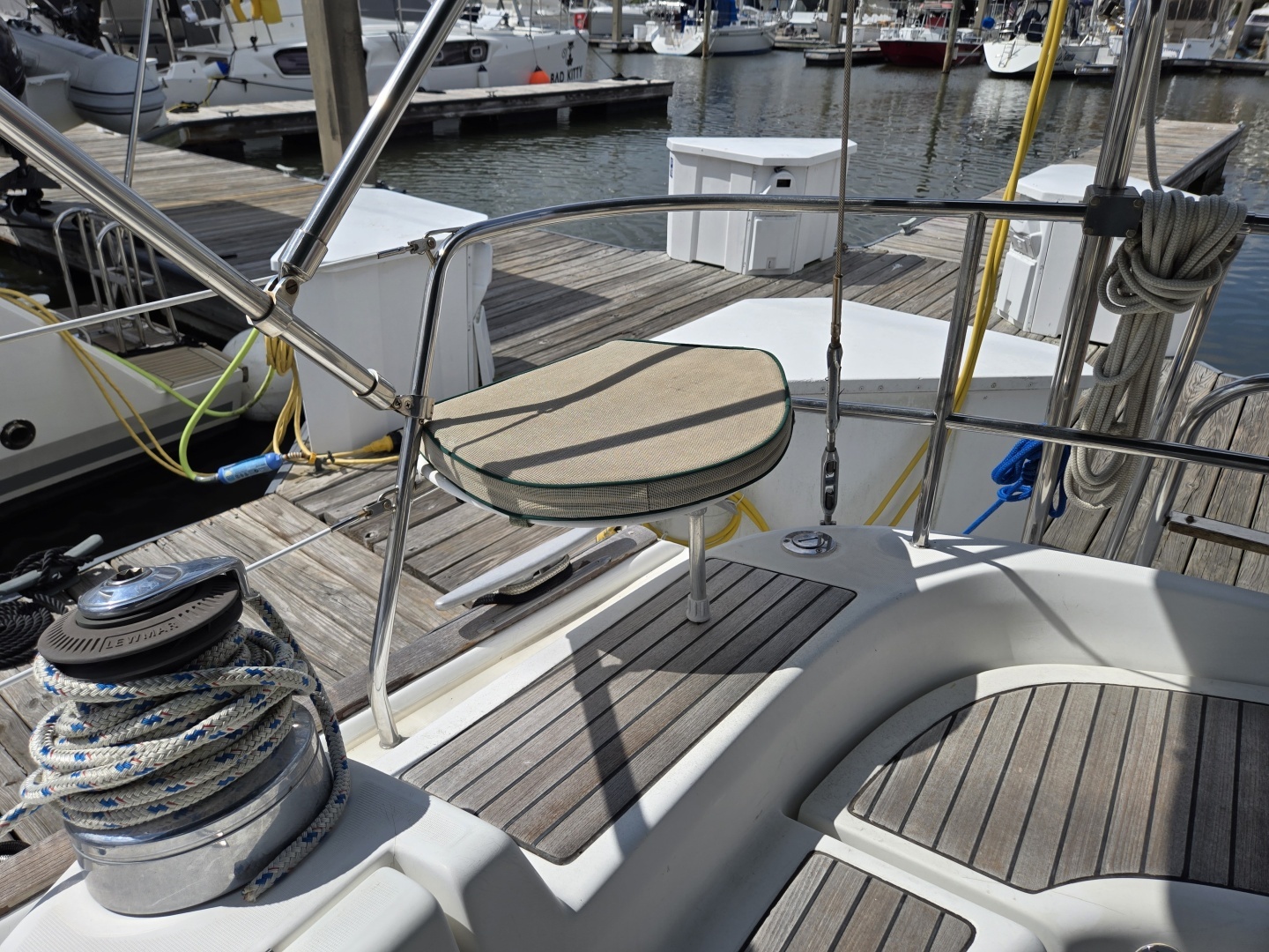 2004 Beneteau 423 - Image 27