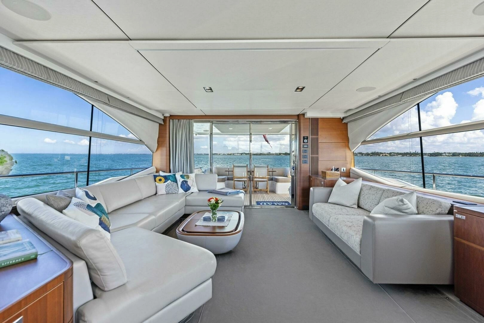 2018 Princess Y75 Motor Yacht - Image 7