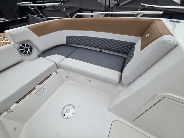 2026 Starcraft SVX 230 DC OB w/250hp and Trailer - 25