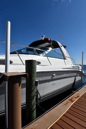 1997 Sea Ray 400 Sundancer yacht docked under clear blue sky.