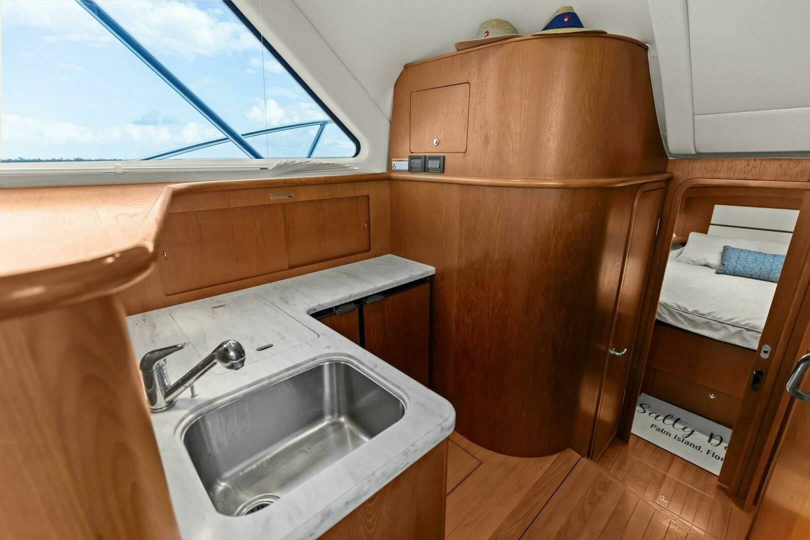 2013 Tiara Yachts 3900 Convertible - Image 21