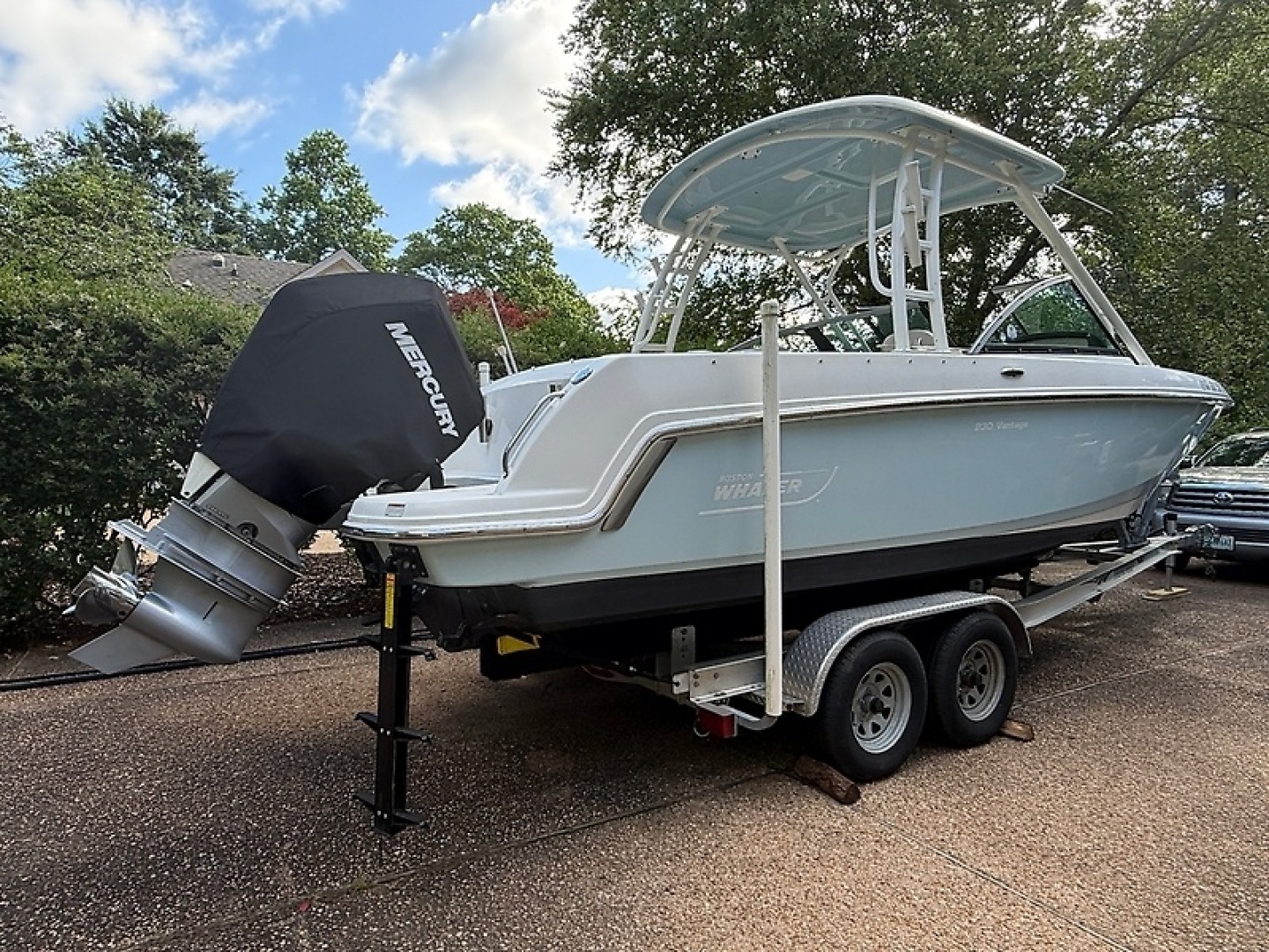 2020 Boston Whaler Vantage 230 - Image 3