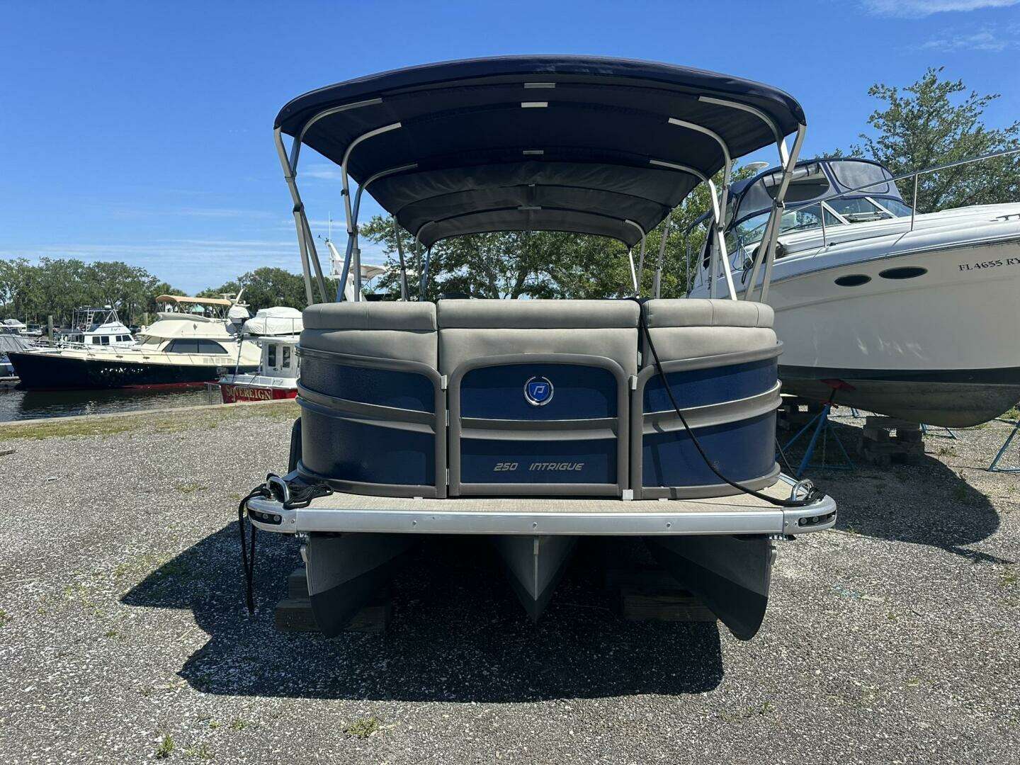 2023 Premier 250 INTRIGUE RL - Image 4