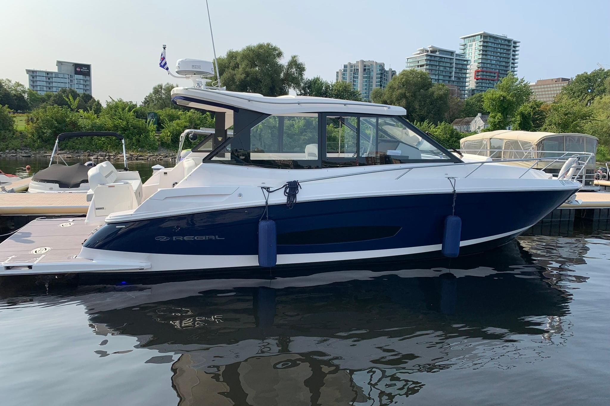 2022 Regal 36 Grande Coupe