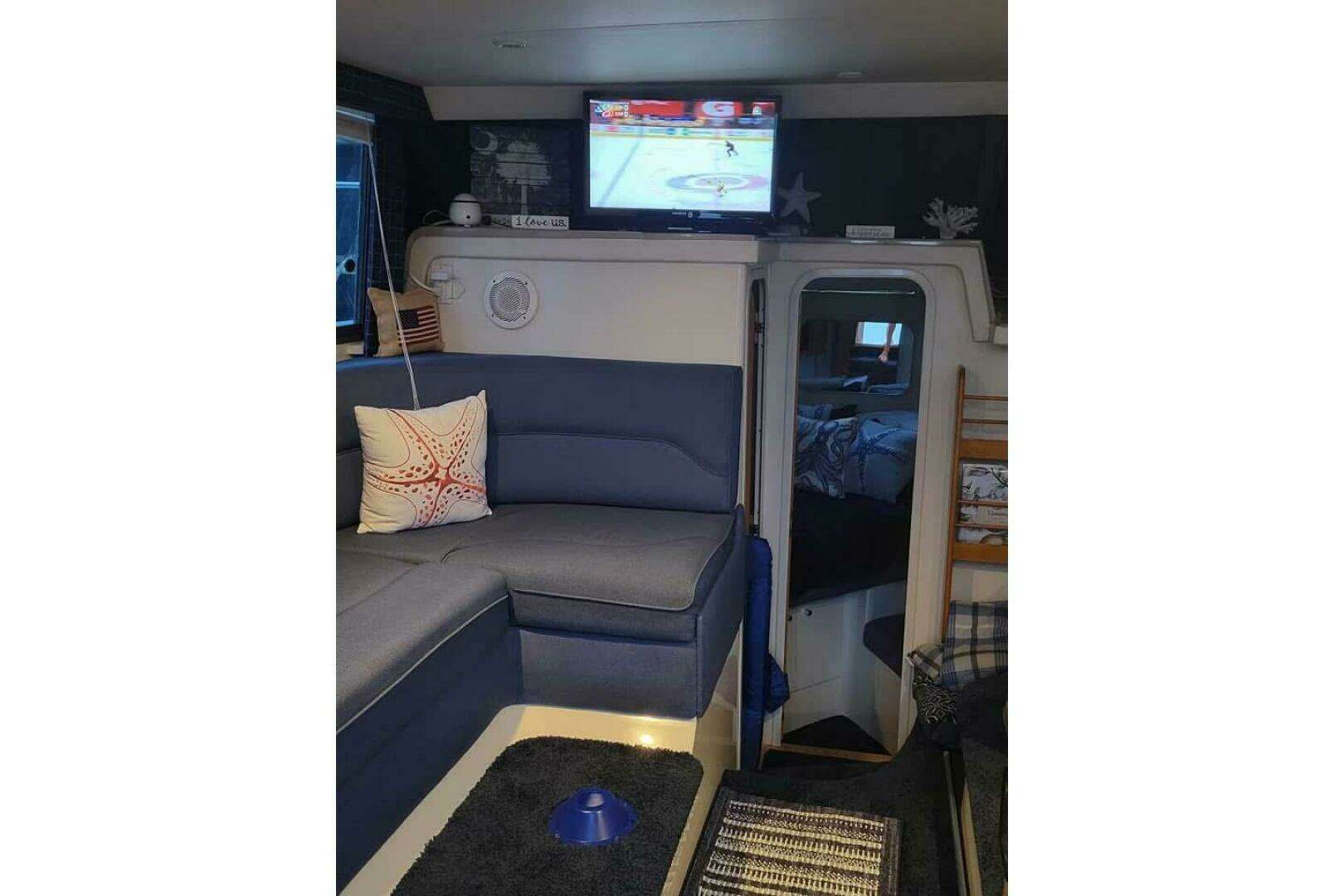 1996 Carver 320 Voyager - Image 41