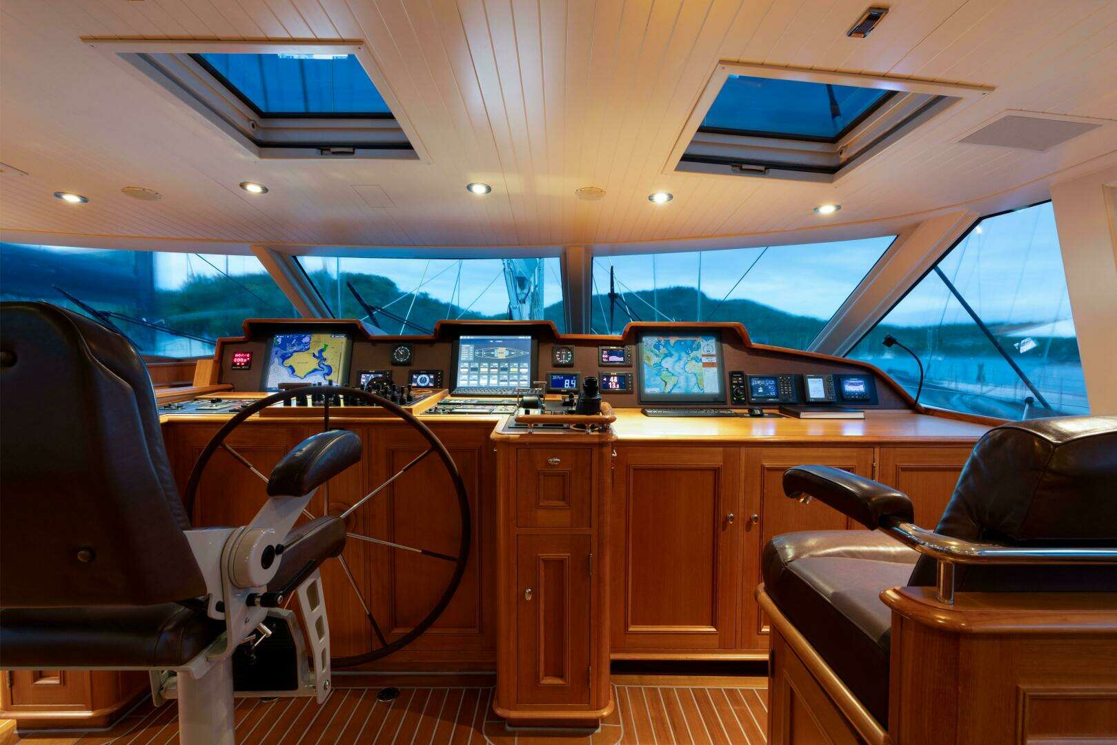 2001 Vitters Aft Cockpit - Image 40