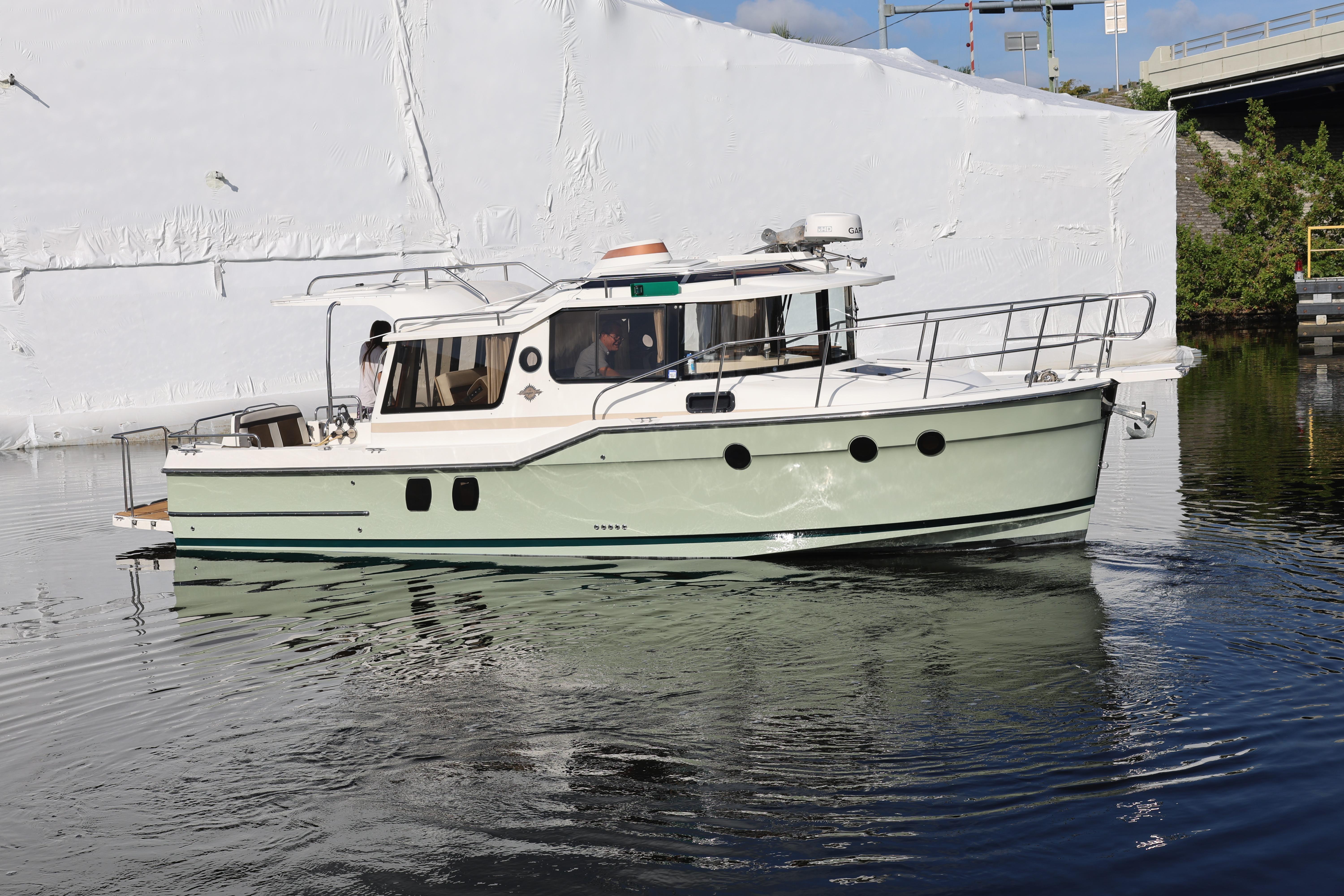 2015 Ranger Tugs R-29 S
