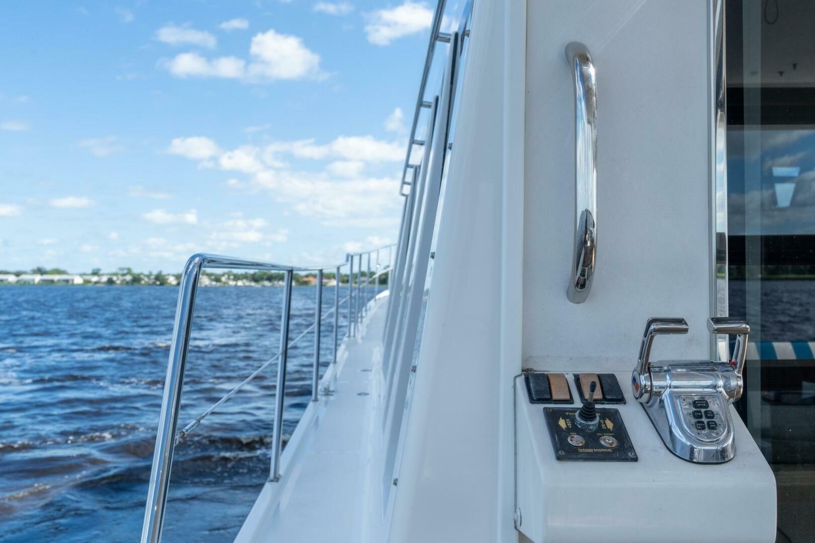 2009 Pacific Mariner 65 Motor Yacht - Image 24