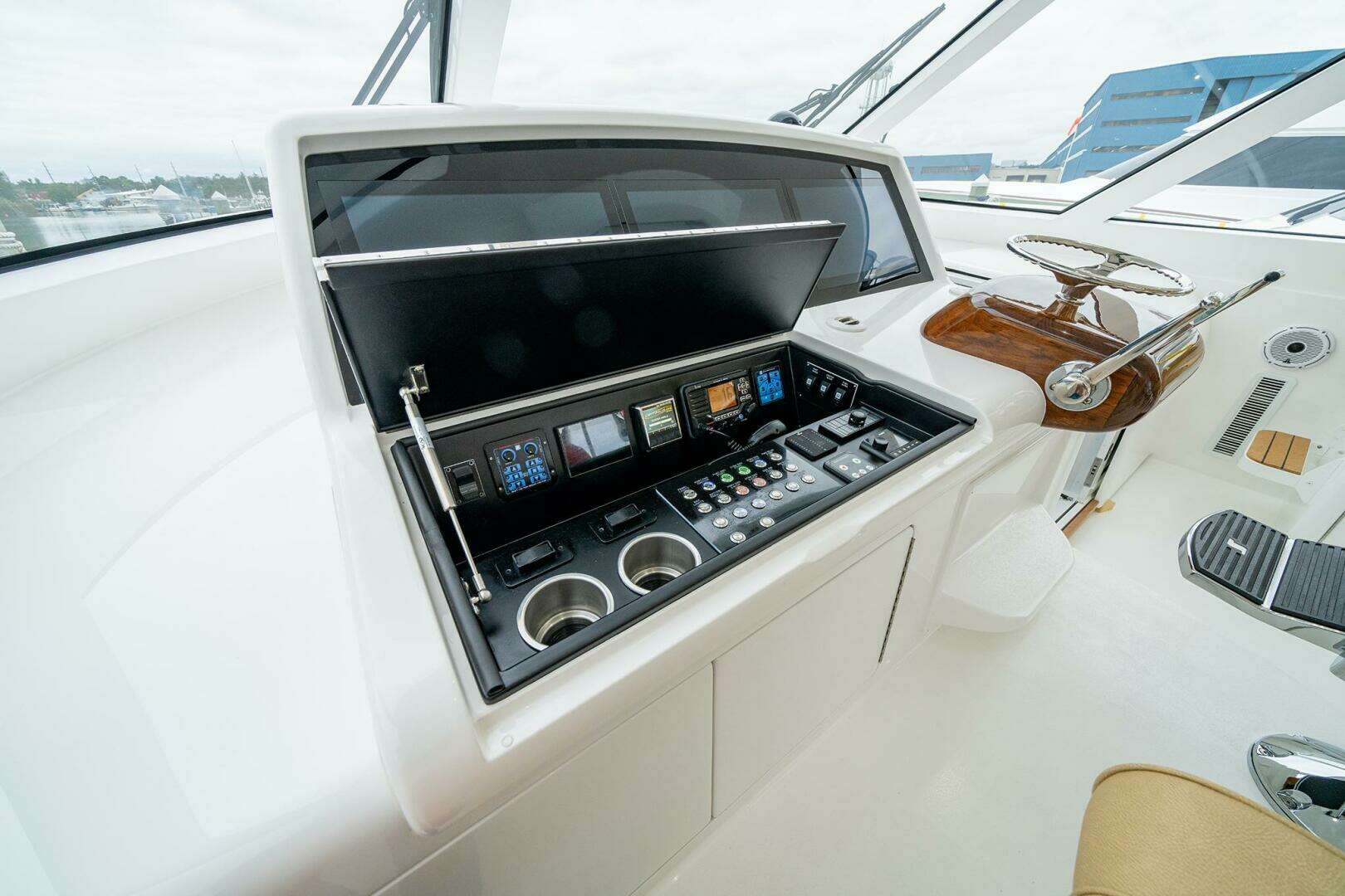 2026 Viking 54 Sport Coupe - Image 7