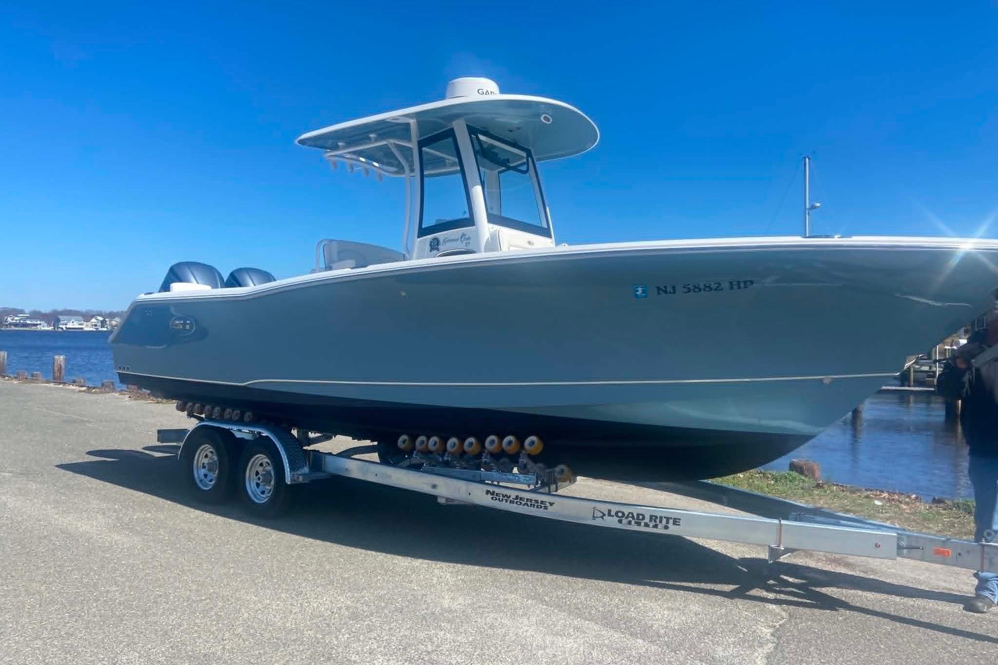 2021 Sea Hunt Gamefish 27 Coffin Box