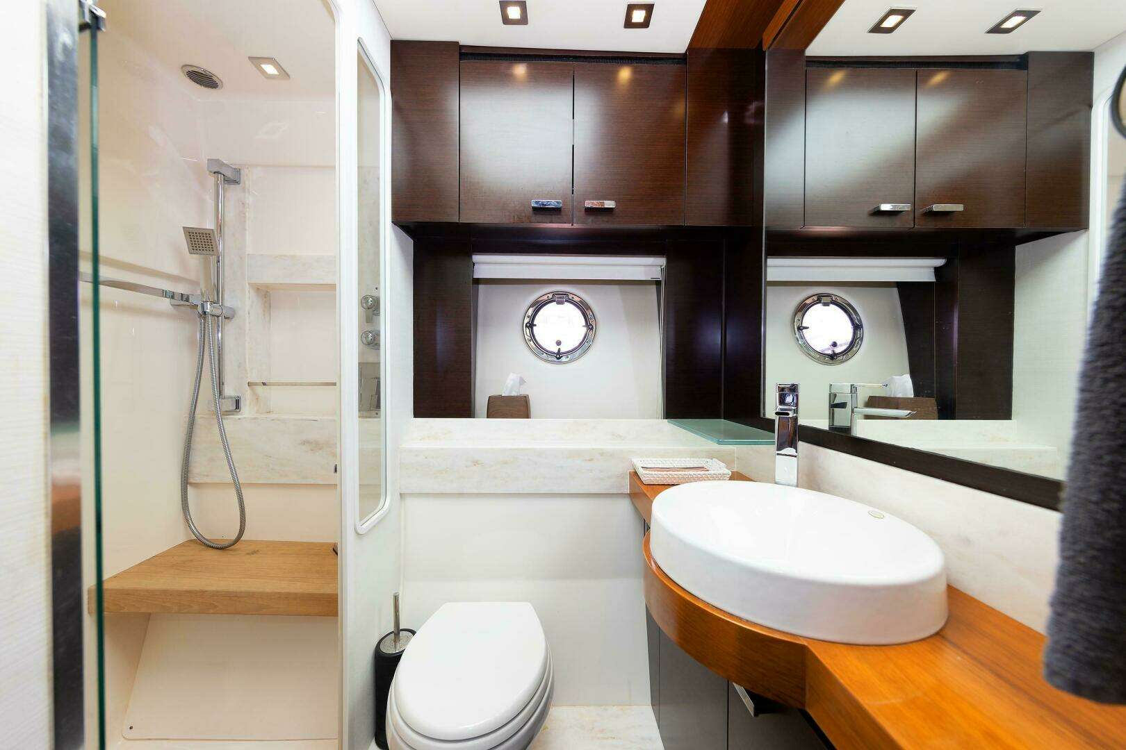 2014 Tiara Yachts 5000 Express - Image 39