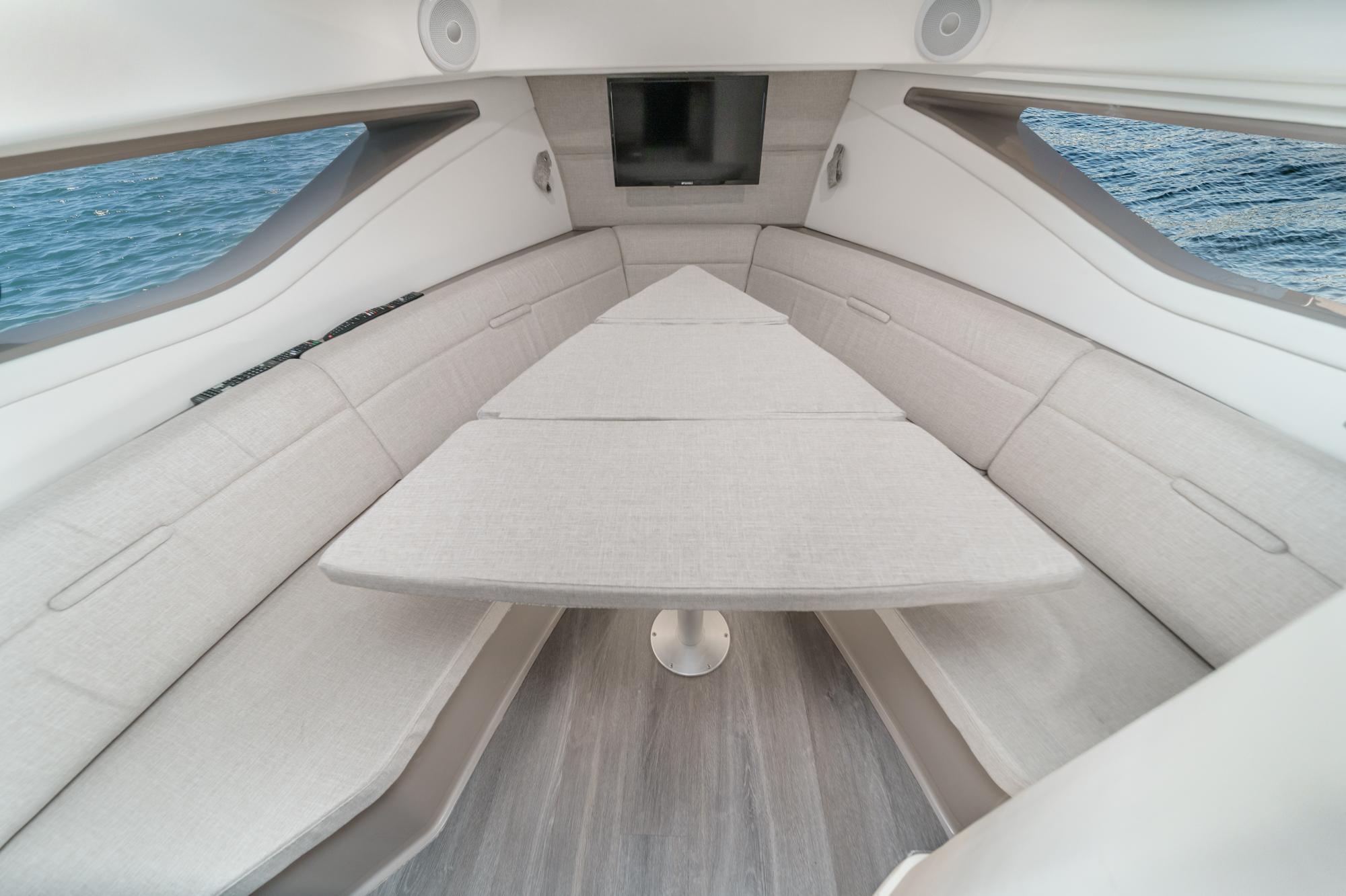 2024 Sea Ray Sundancer 320 Outboard - 20