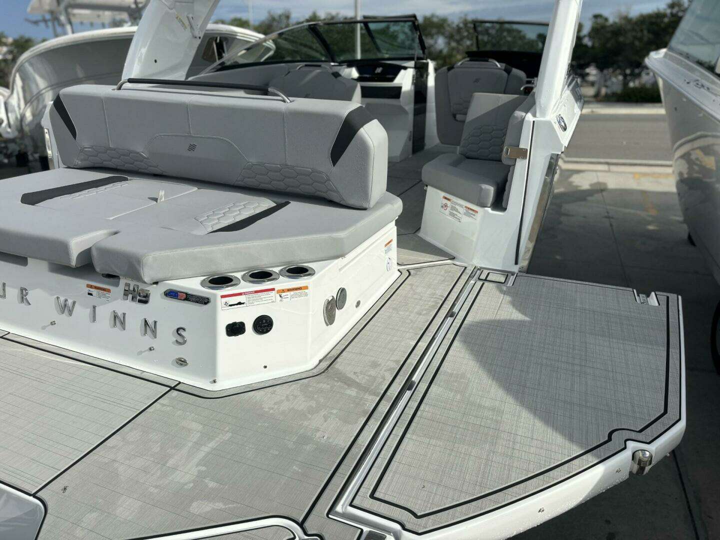 2026 Four Winns H9 - Image 7