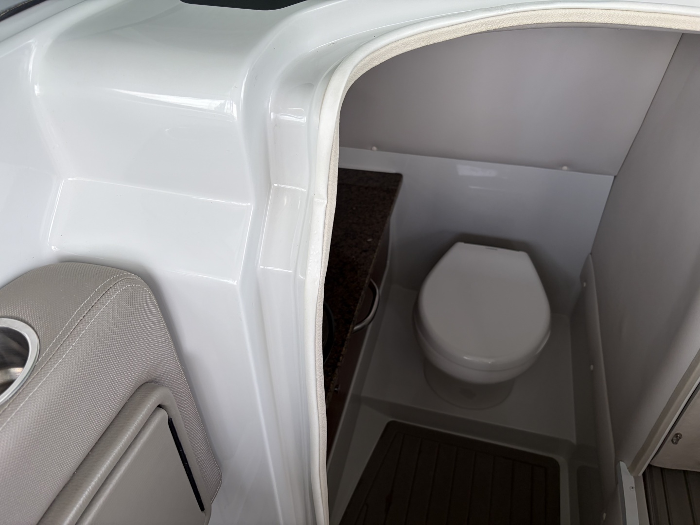 2018 Crownline Eclipse E30 - Image 33