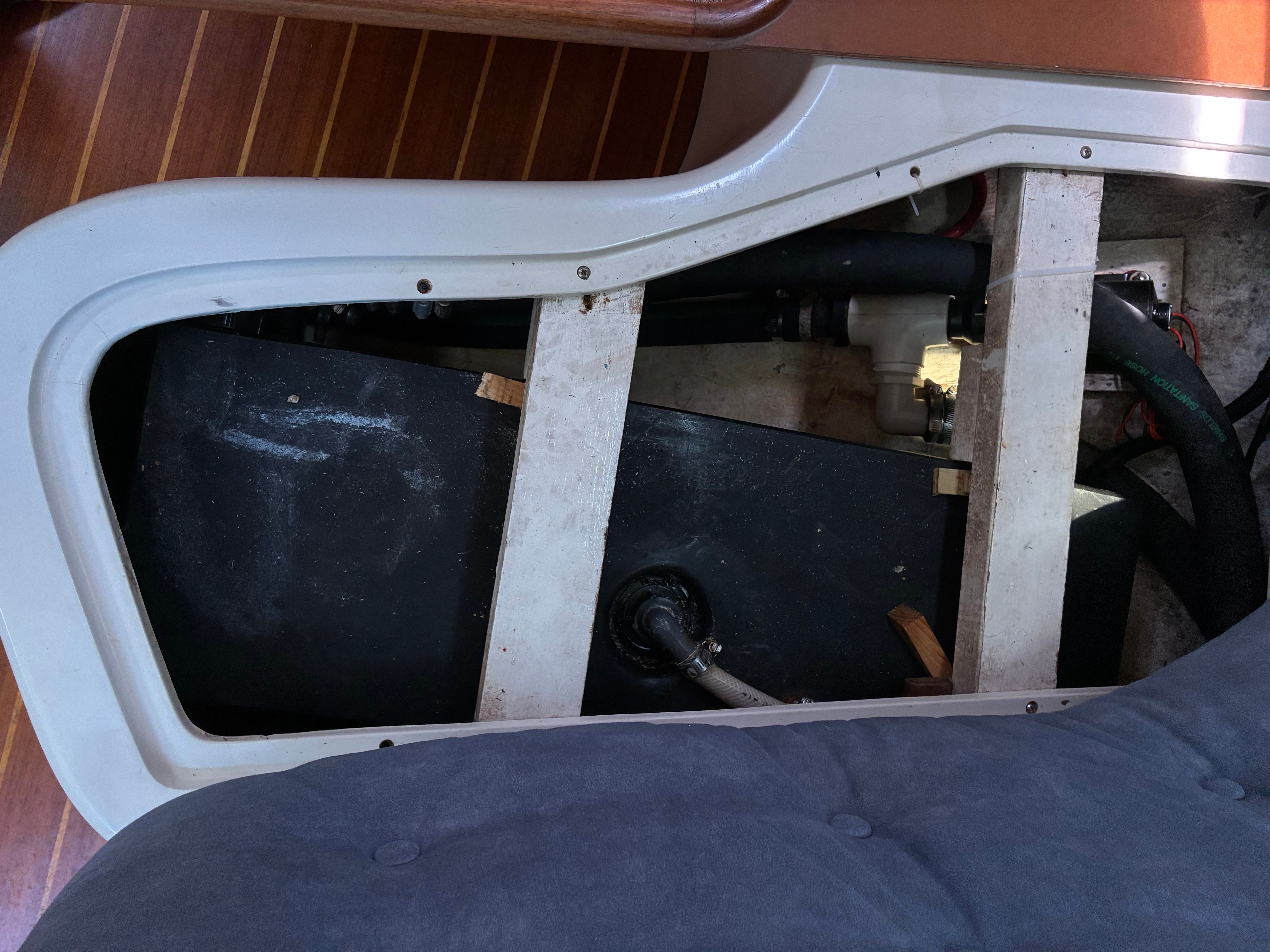 1995 Catalina 320 - 89