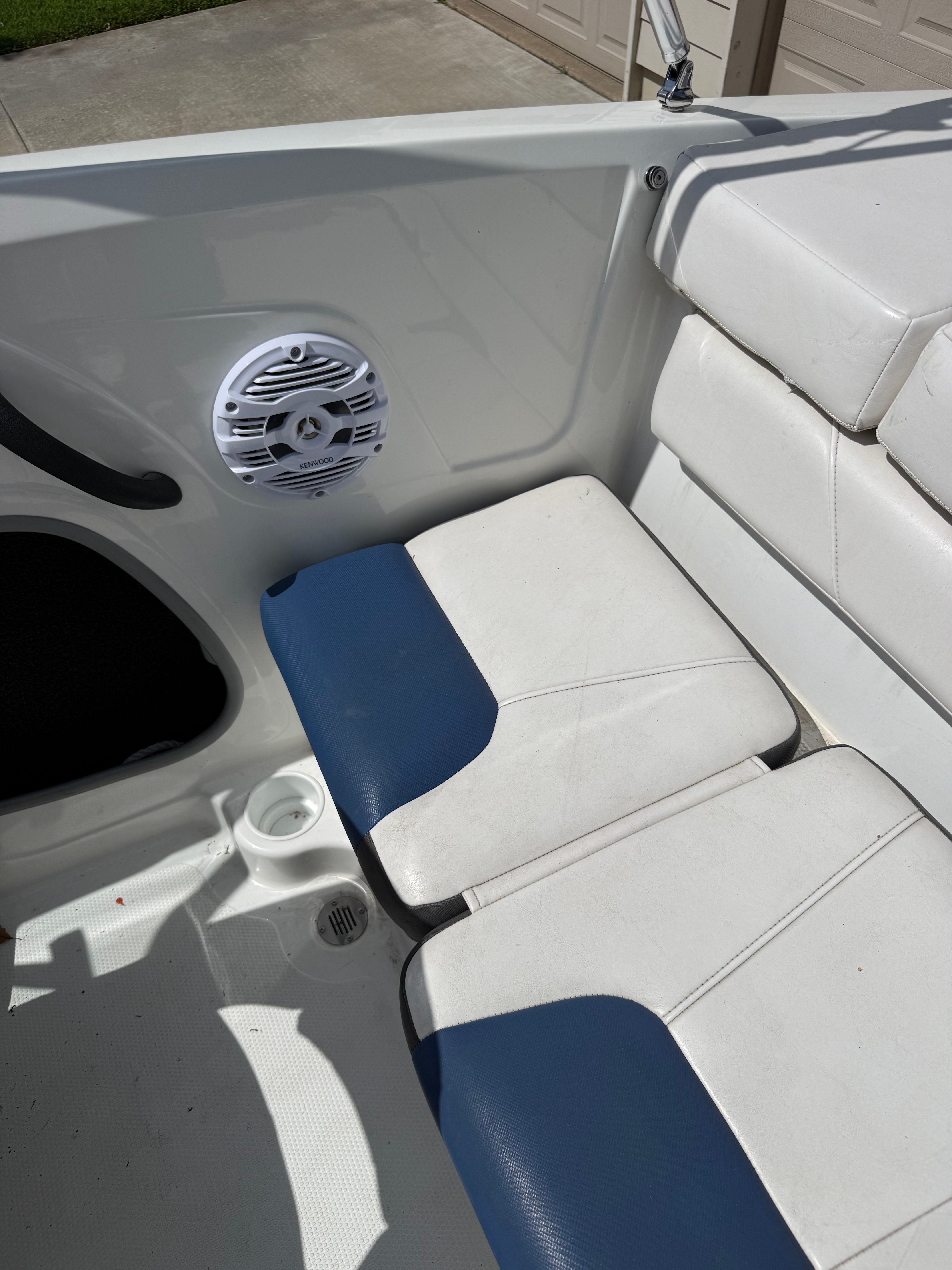 The interior of the 2019 Tahoe 450 TF features white and blue upholstery with a speaker.