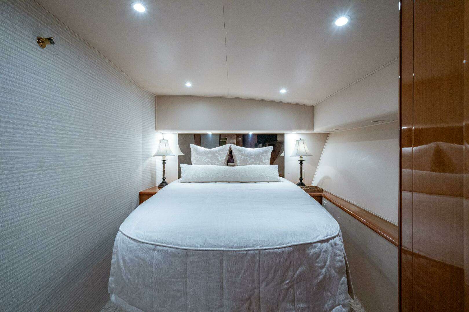2004 Viking 48 Convertible - Image 17