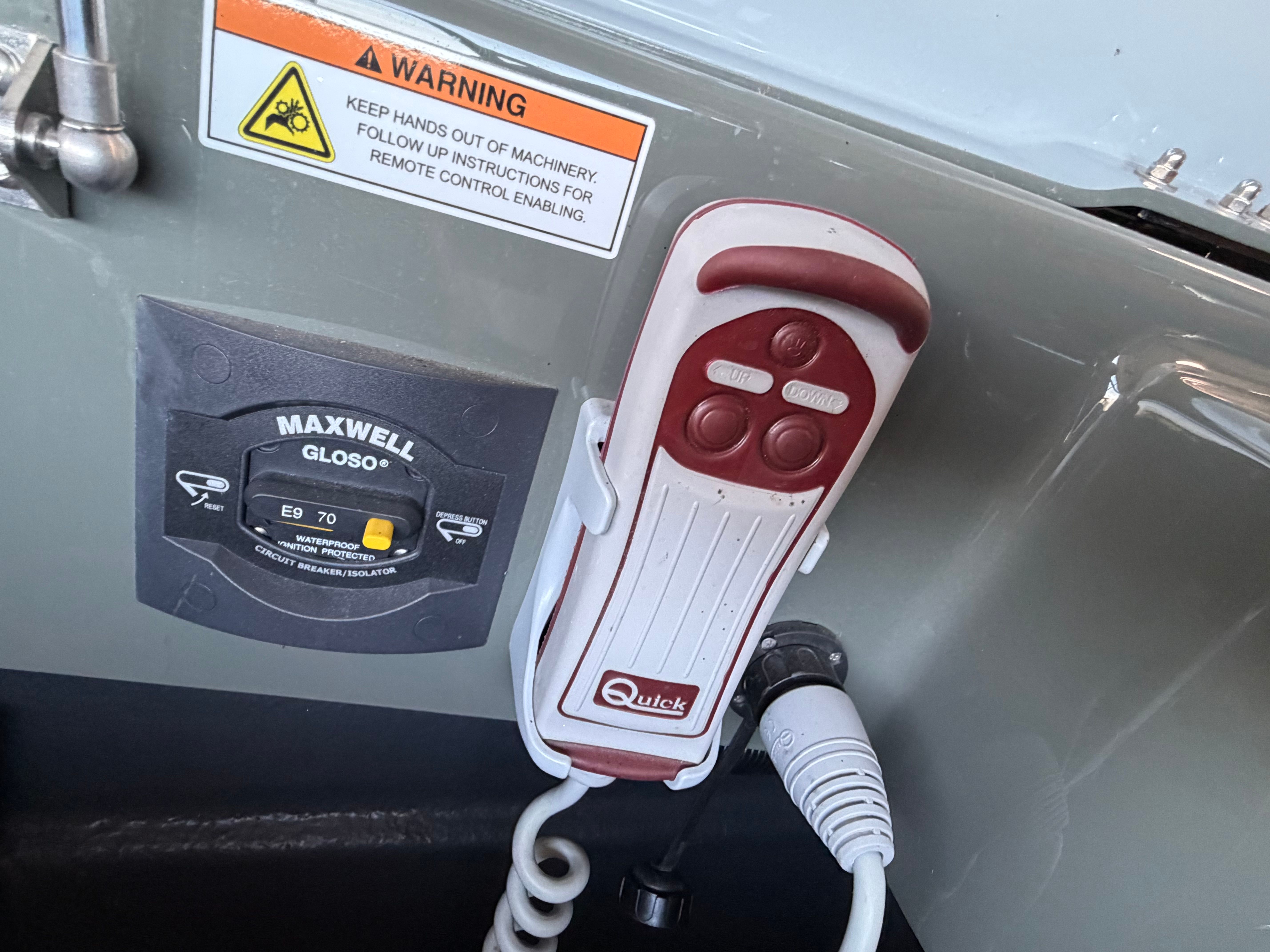 2024 Axopar 37 Cross Cabin BRABUS - 73