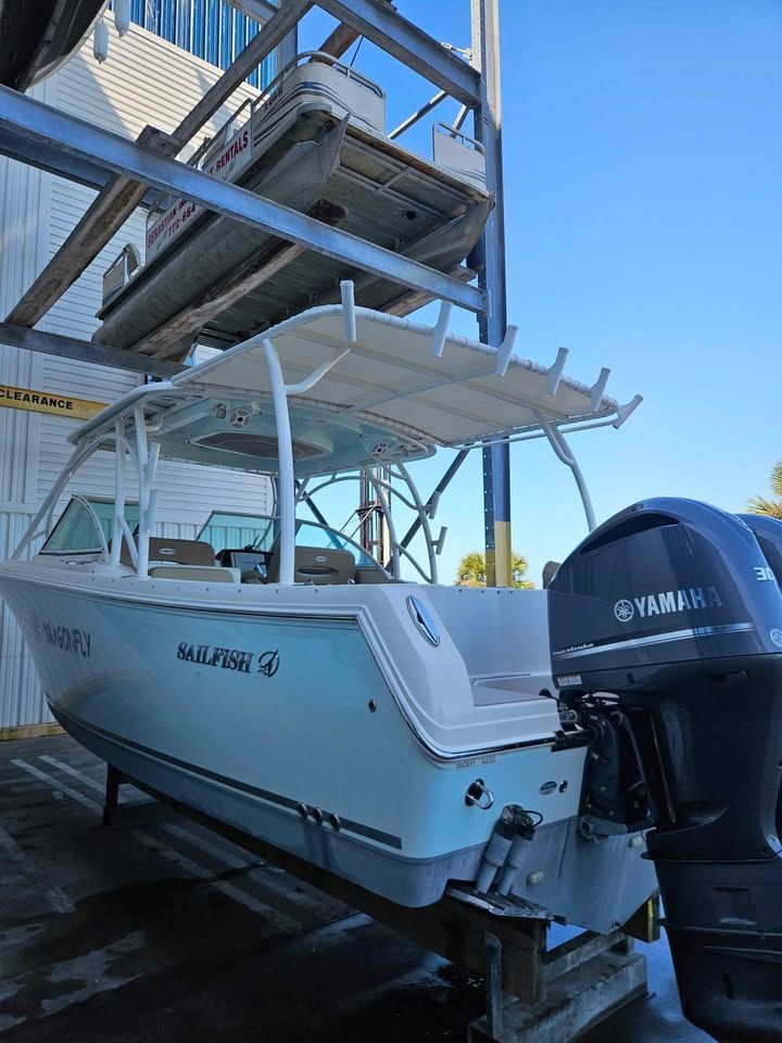 2018 Sailfish 325 DC - 11