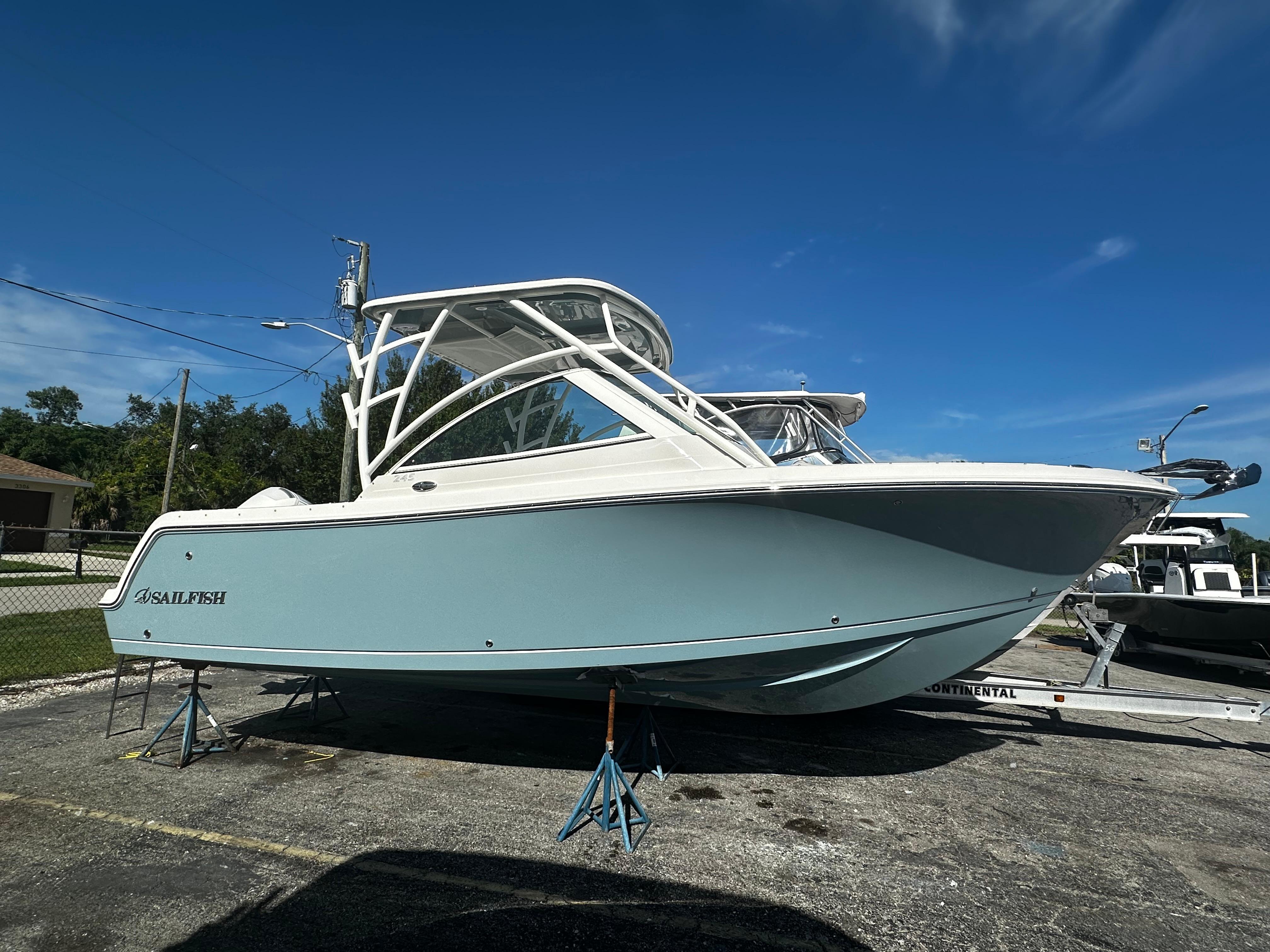 2025 Sailfish 245 DC