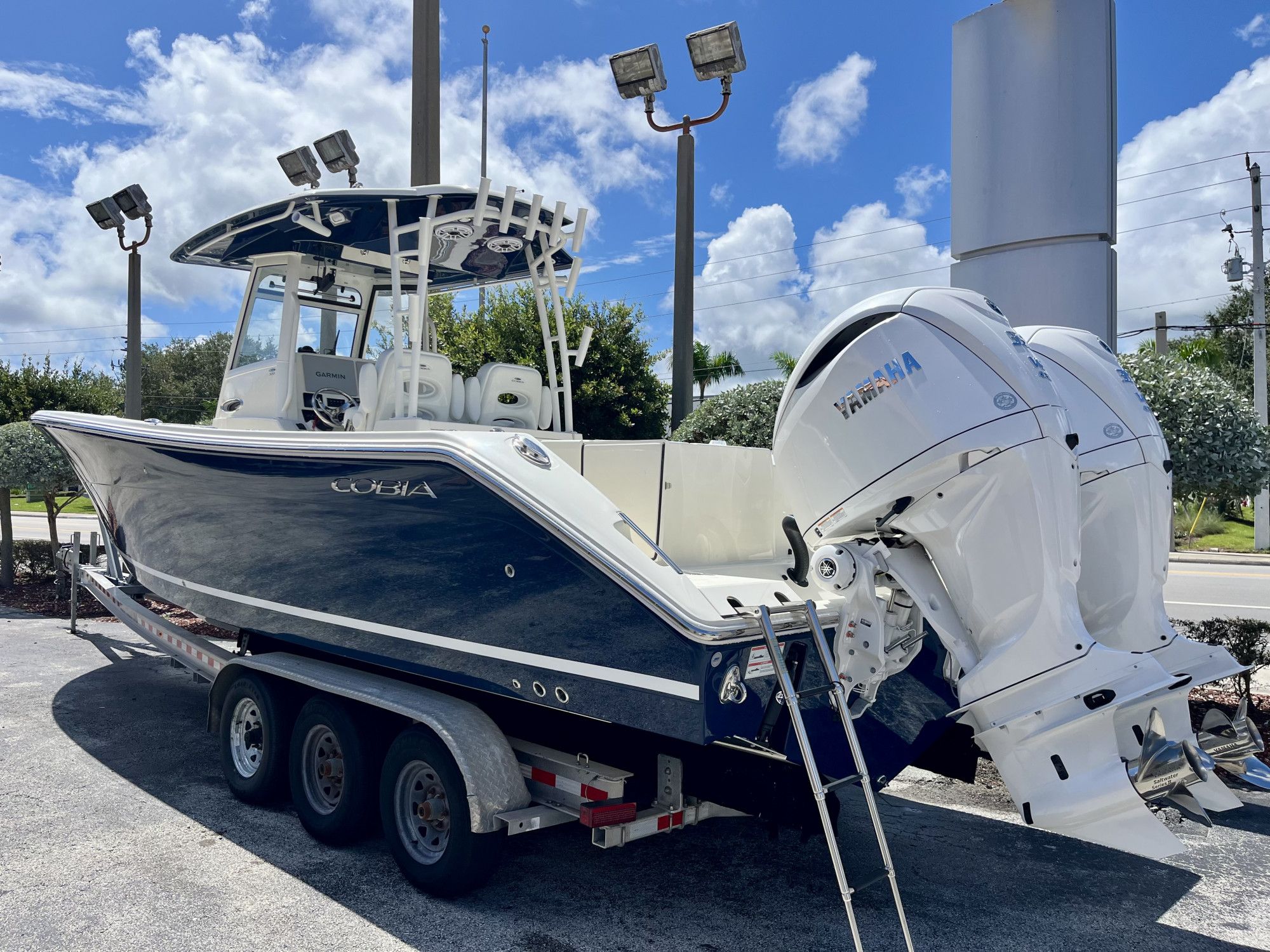 2025 Cobia 320 Center Console - 4