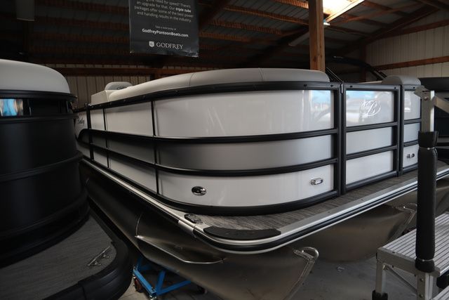 2026 Bentley Pontoons Legacy 223 Swingback Triple Tube Pkg