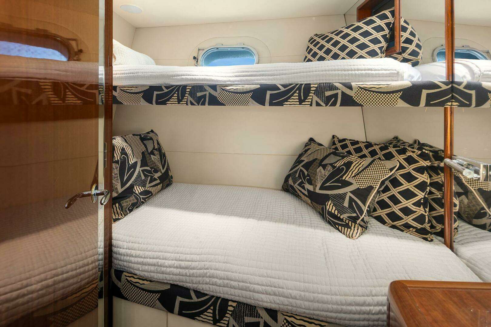2001 Hatteras Cockpit Motoryacht - Image 17