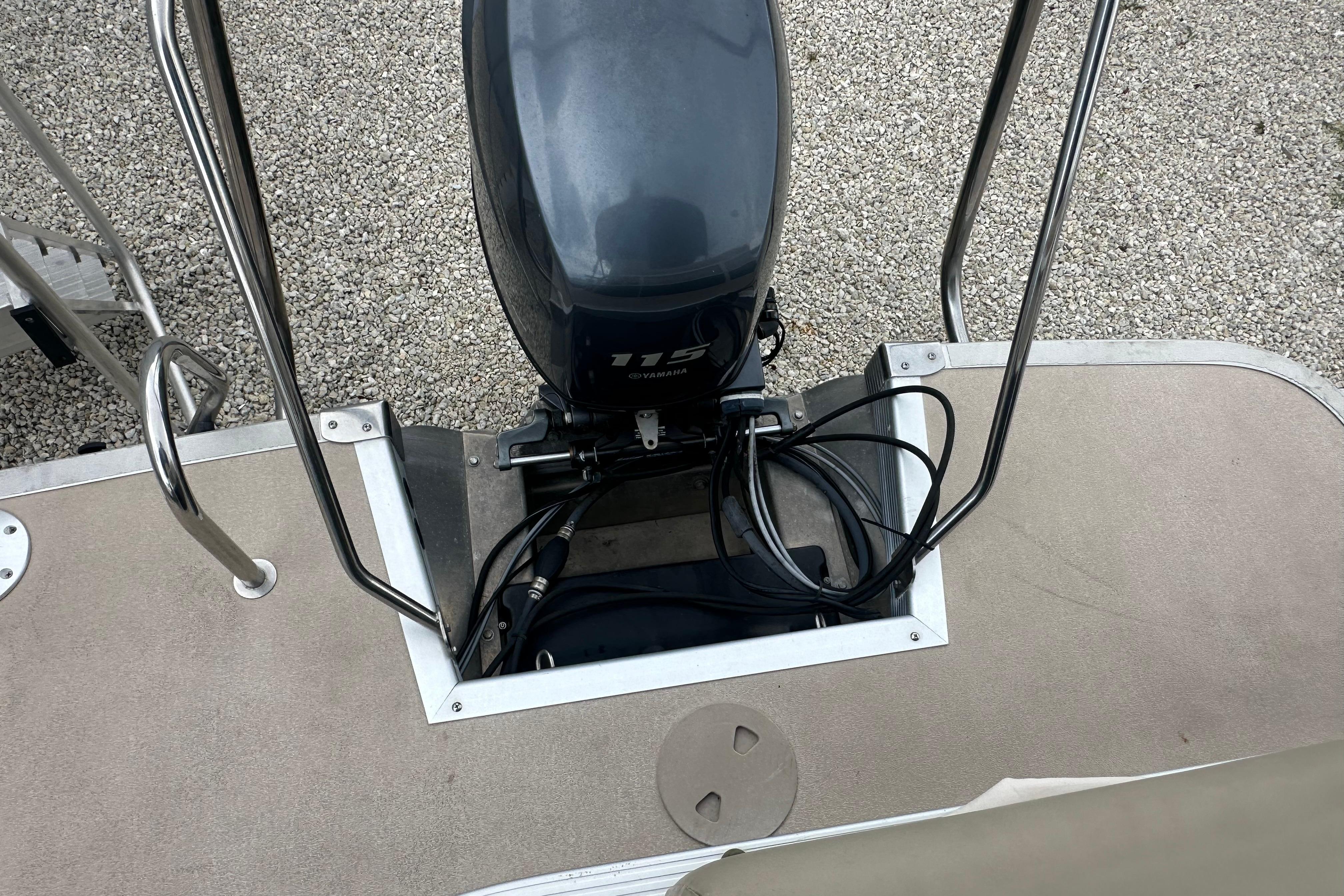 2014 Bennington S22 boat with Yamaha 115 outboard motor, viewed from above.