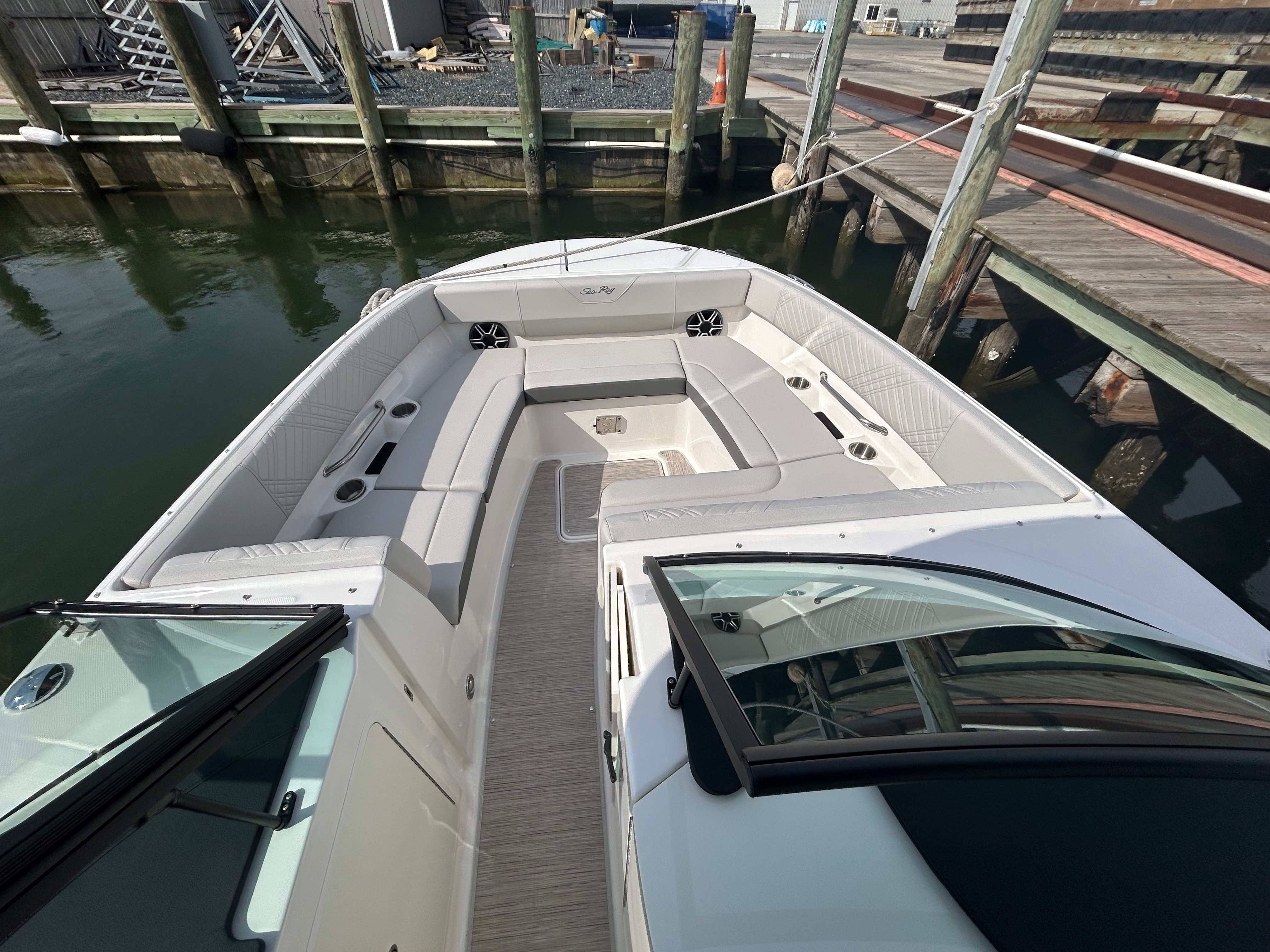 2026 Sea Ray SDX 270 Outboard - 31