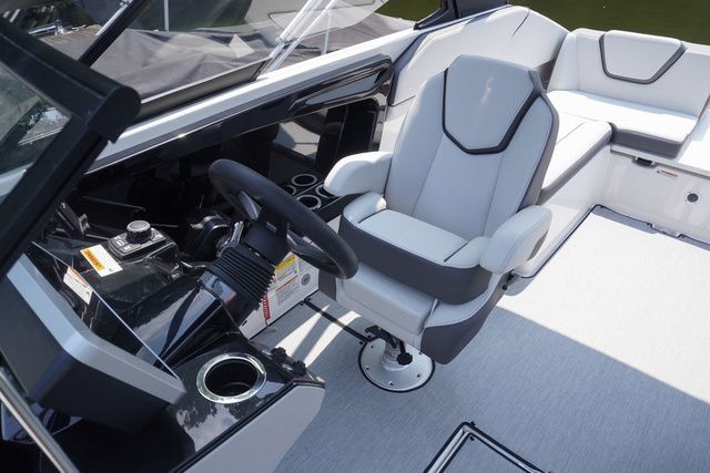 2025 Yamaha Boats AR250 - 11