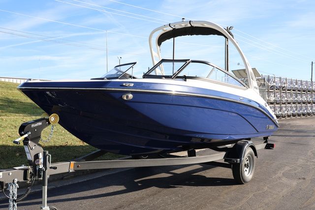 2026 Yamaha Boats 195 S BOTH COLOR AVAILABLE - 5