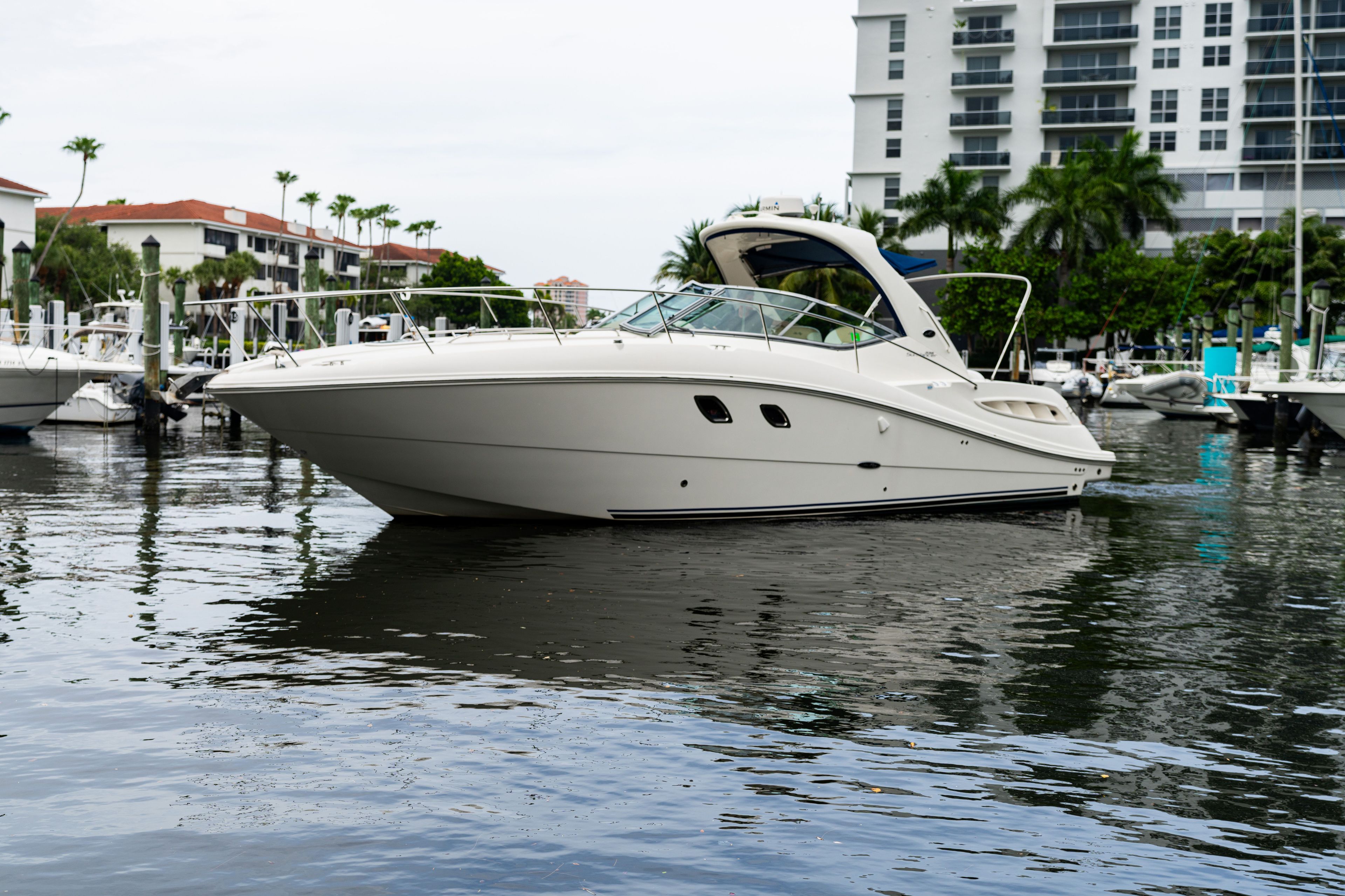 2010 Sea Ray Sundancer 330