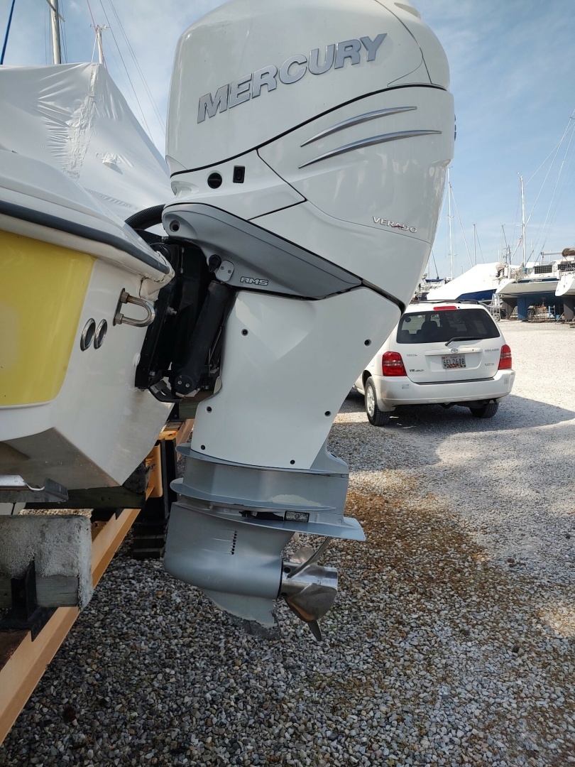 2006 Boston Whaler 320 Outrage - Image 15