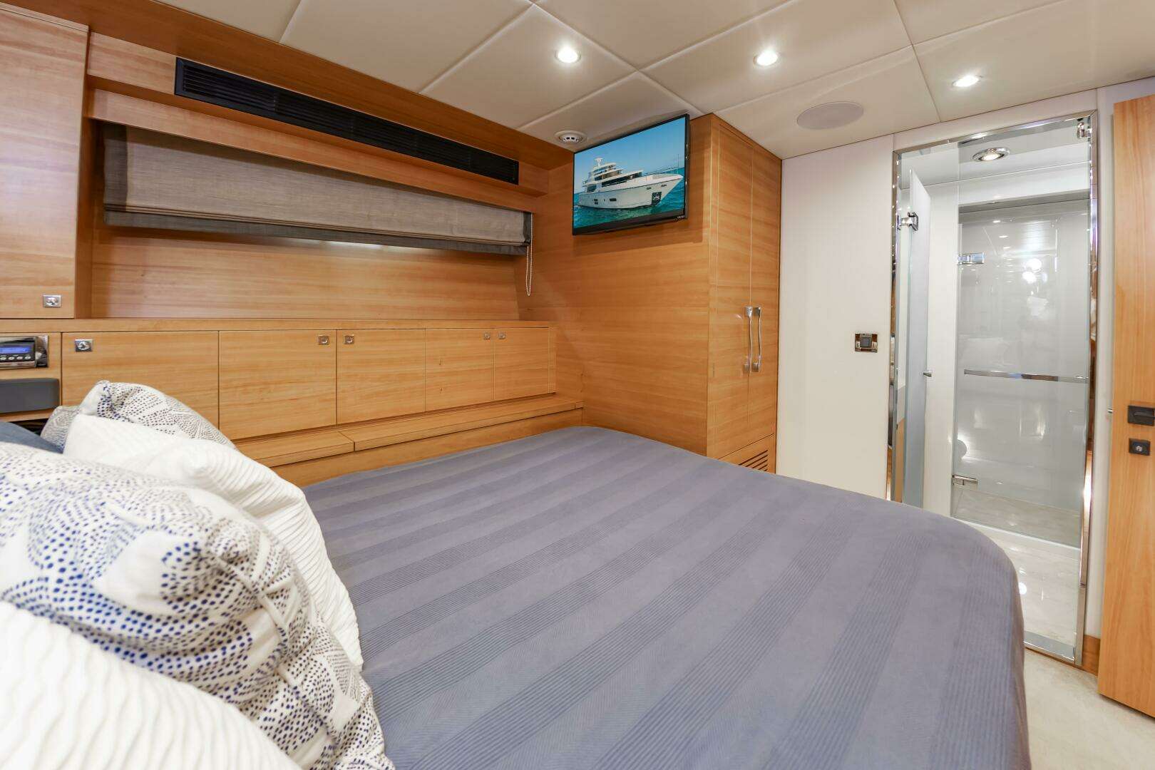 2017 Johnson 93 Flybridge - Image 78