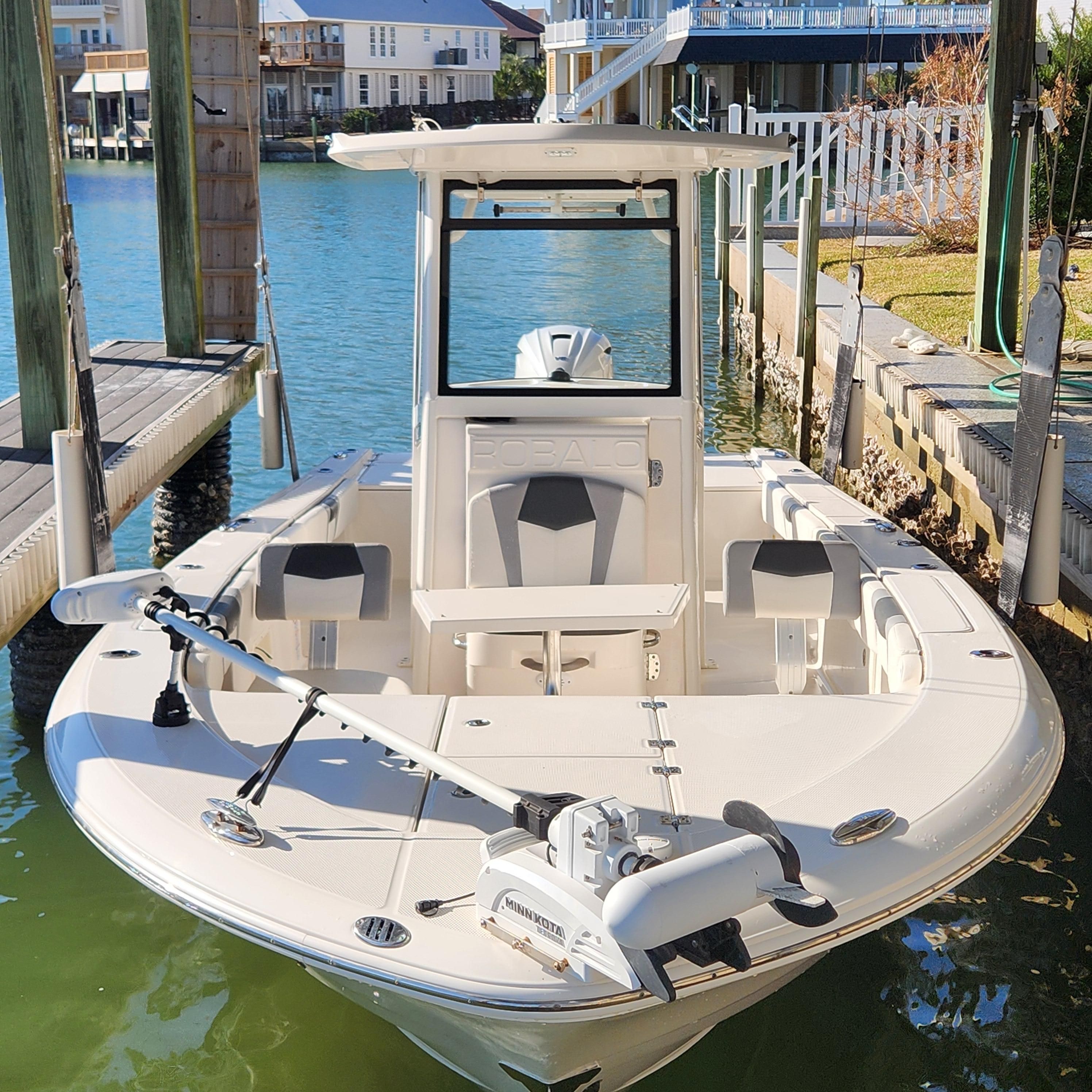 2022 Robalo 266 Cayman