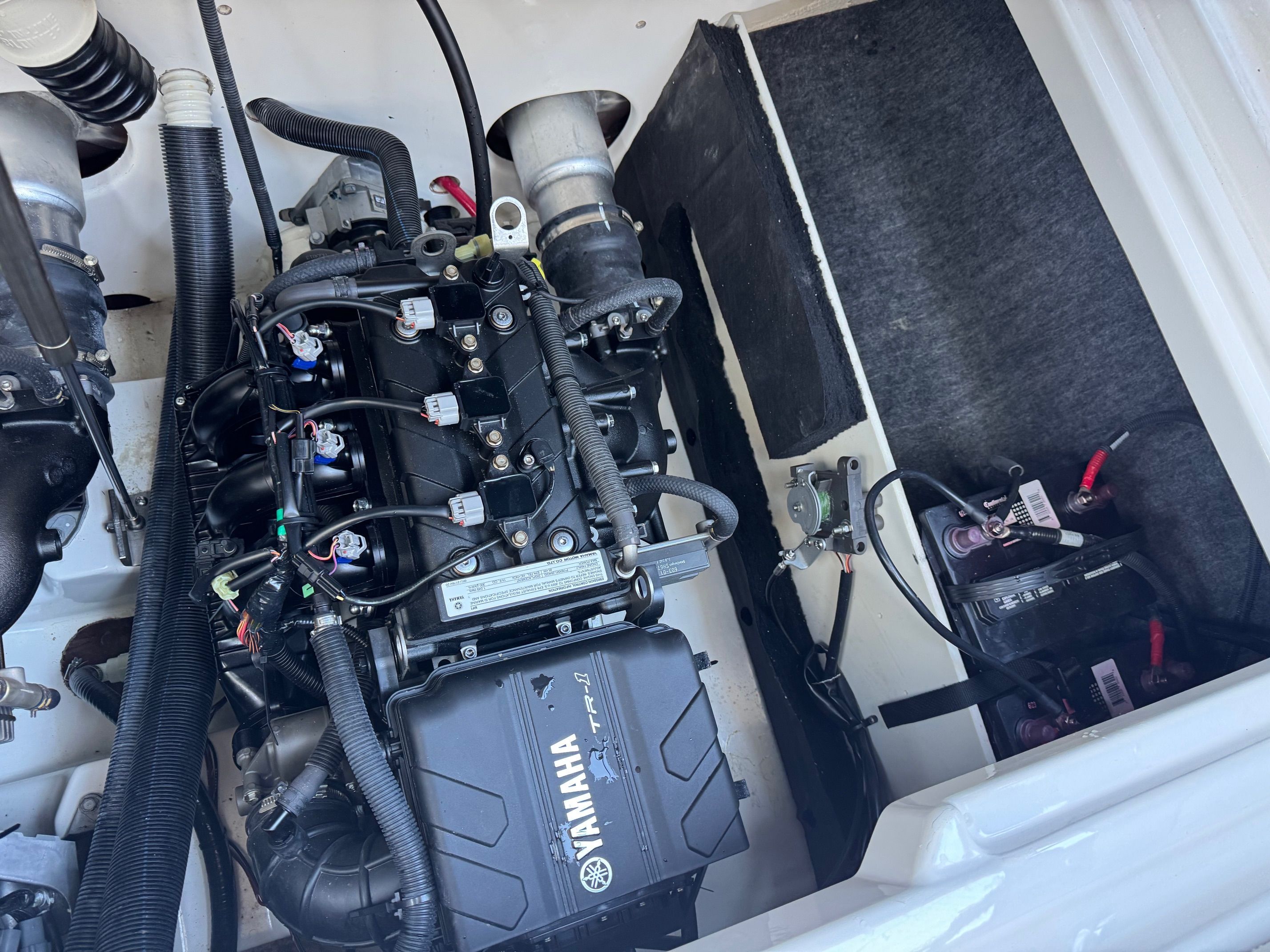 2023 Yamaha Boats AR220 - 23