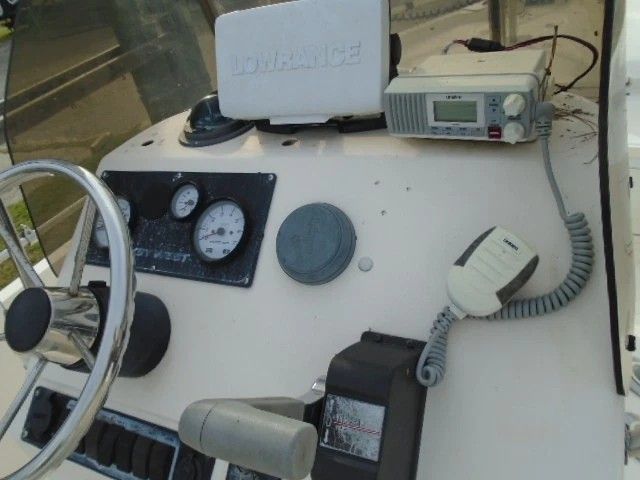2003 Key West 196 Center Console - 11