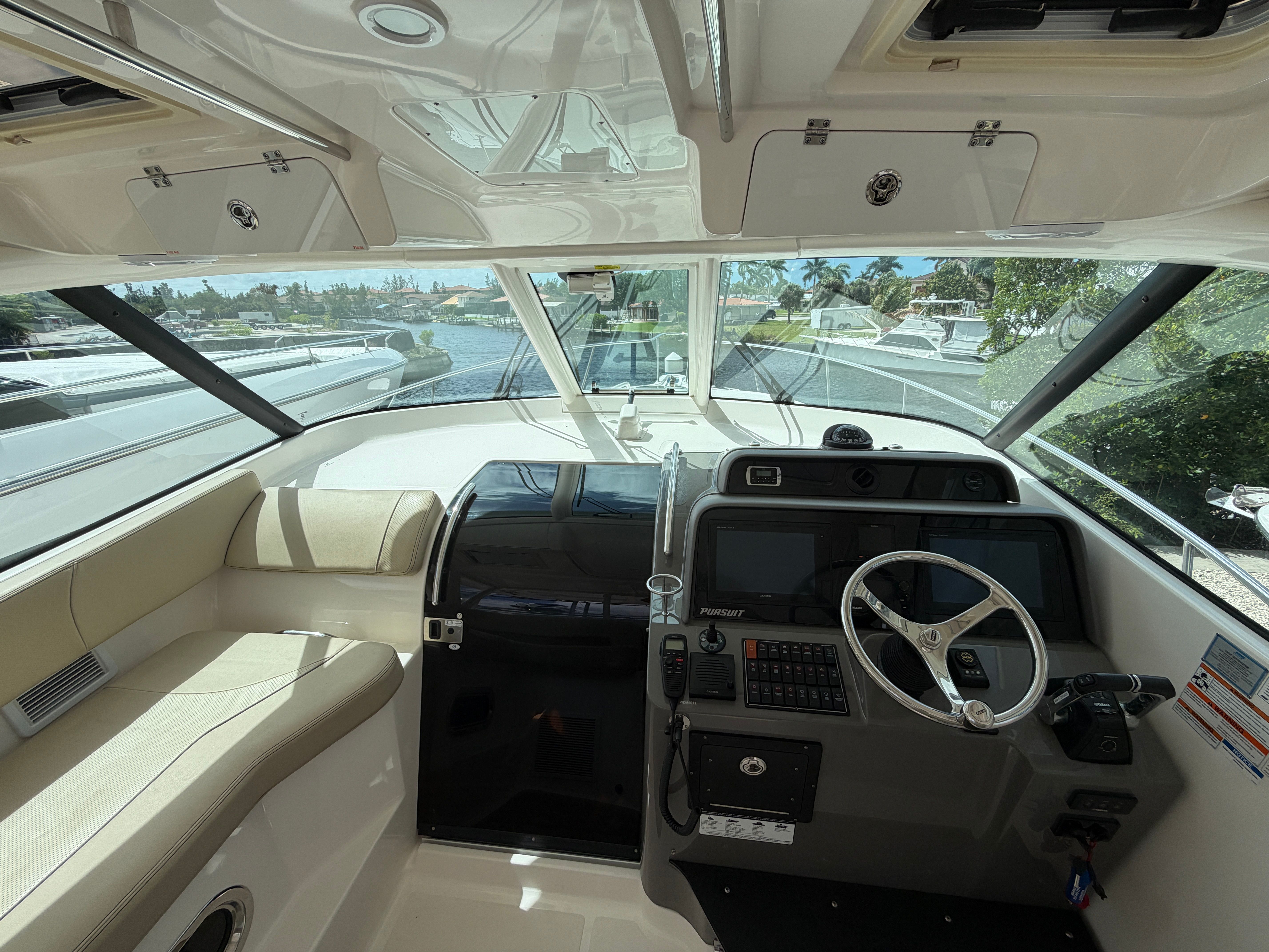 2017 Pursuit OS 385 Offshore - 35